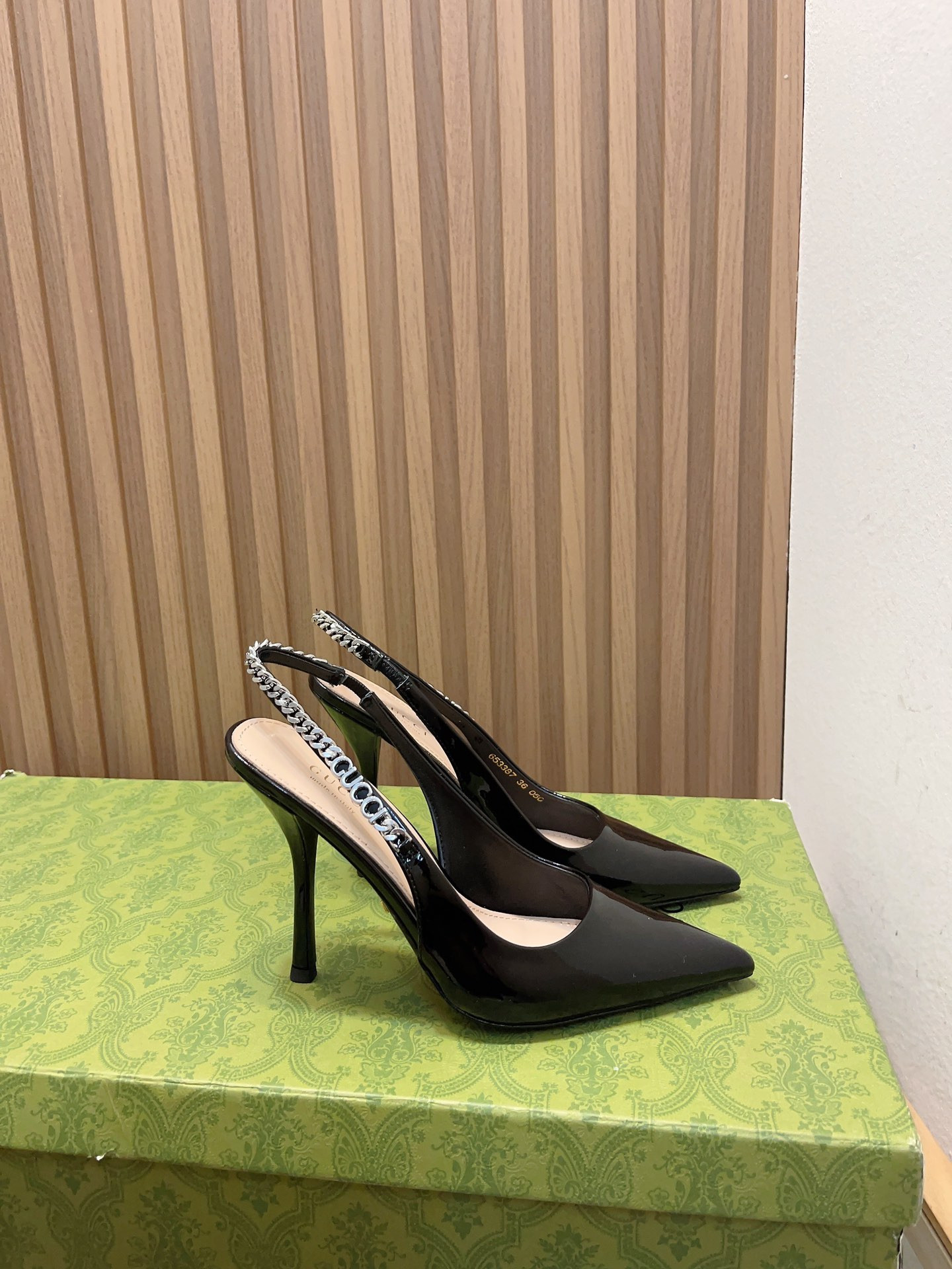 G*u*i signoria slingback pump high