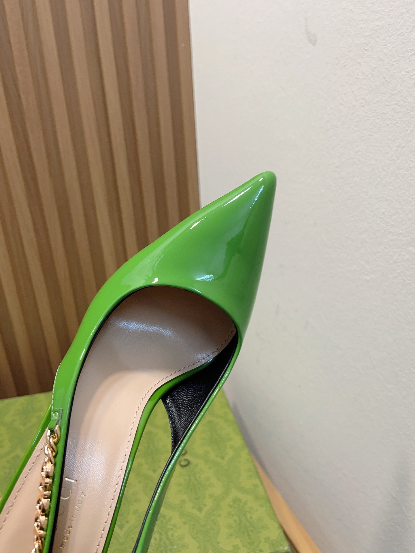 G*u*i signoria slingback pump high