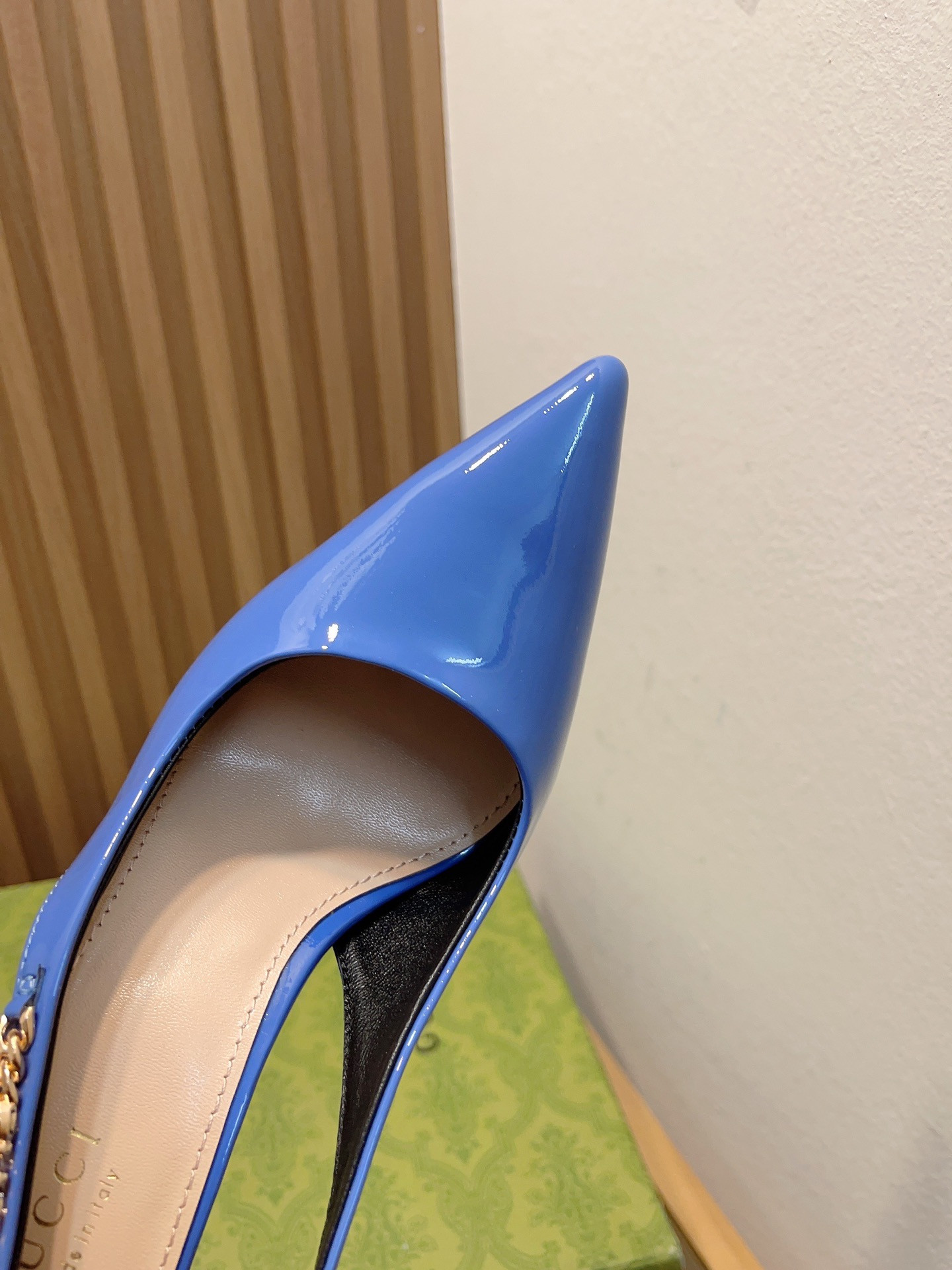 G*u*i signoria slingback pump high