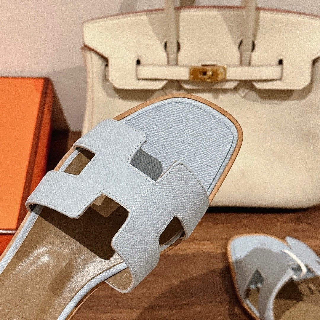 UA Hermès Oran sandal