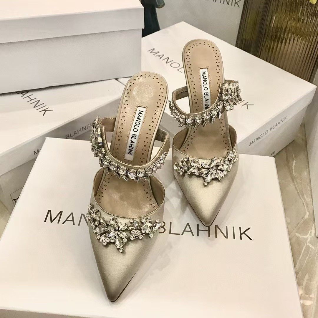 UA MANOLO BLAHNIK Shoes