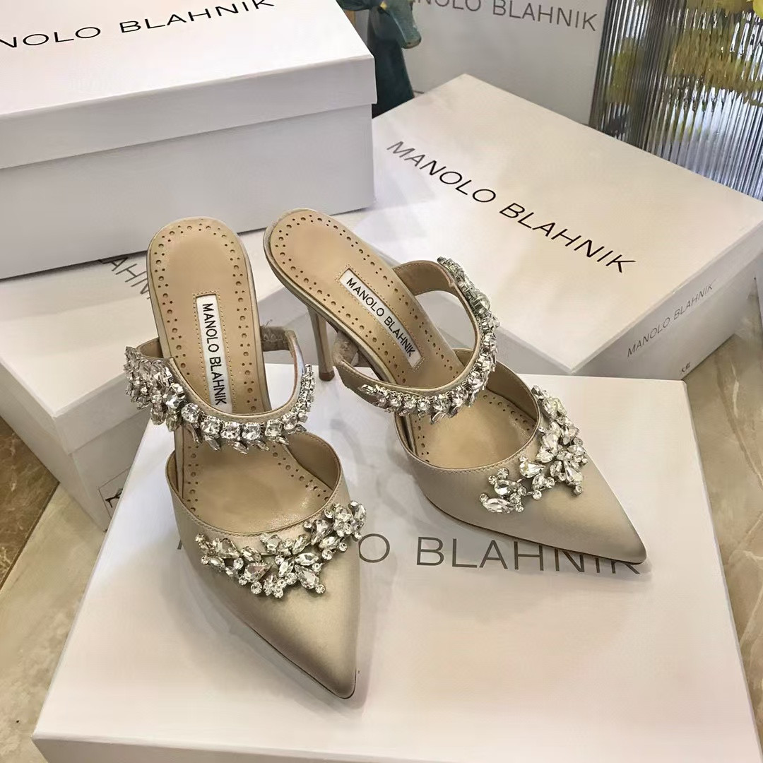 UA MANOLO BLAHNIK Shoes