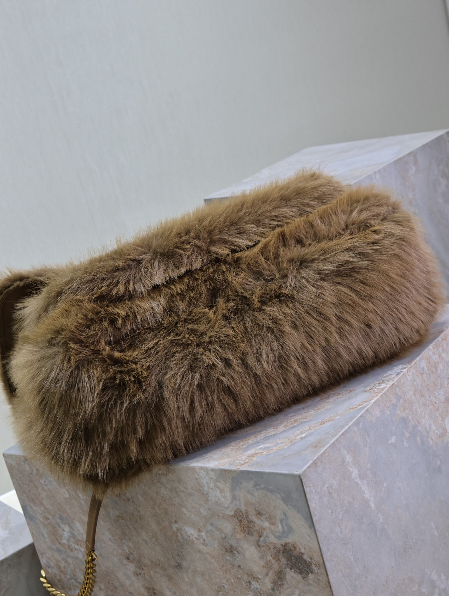 Y*L niki large in shearling 47 x 34 x 16 cm