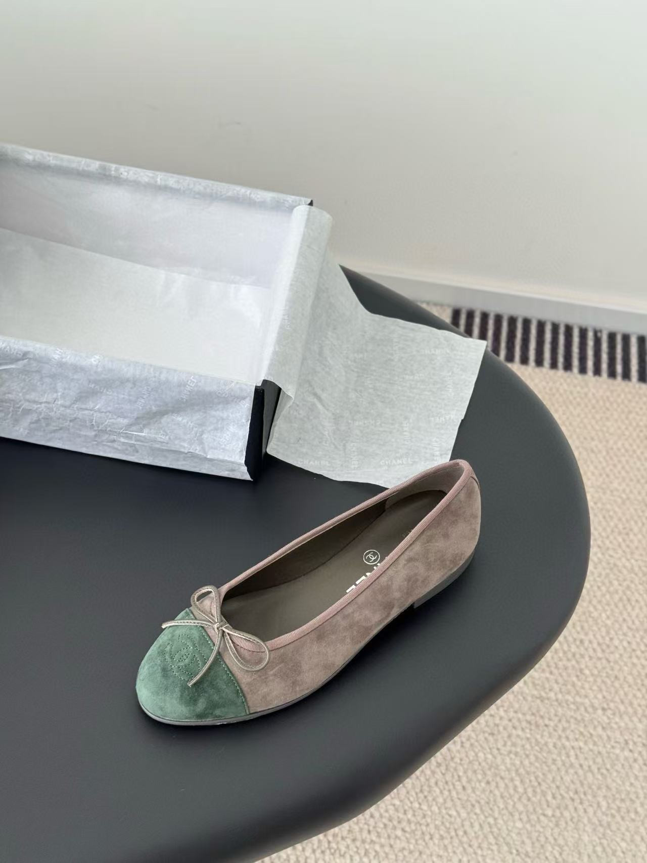 ua Ch*el ballet flats
