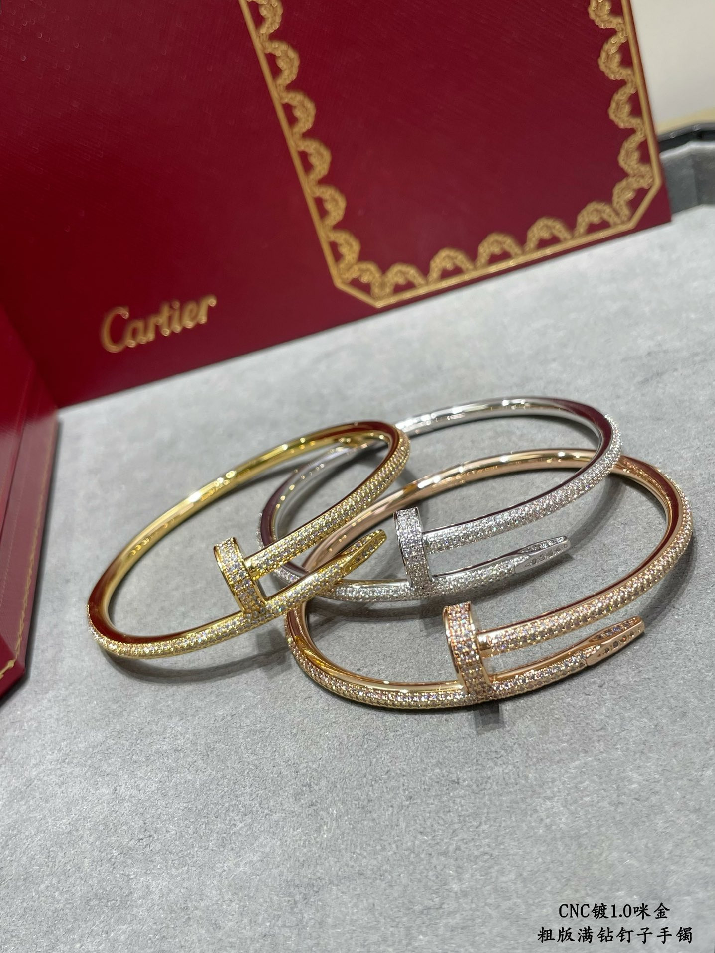 ca*t*er thick Di*m*nd nail bracelet