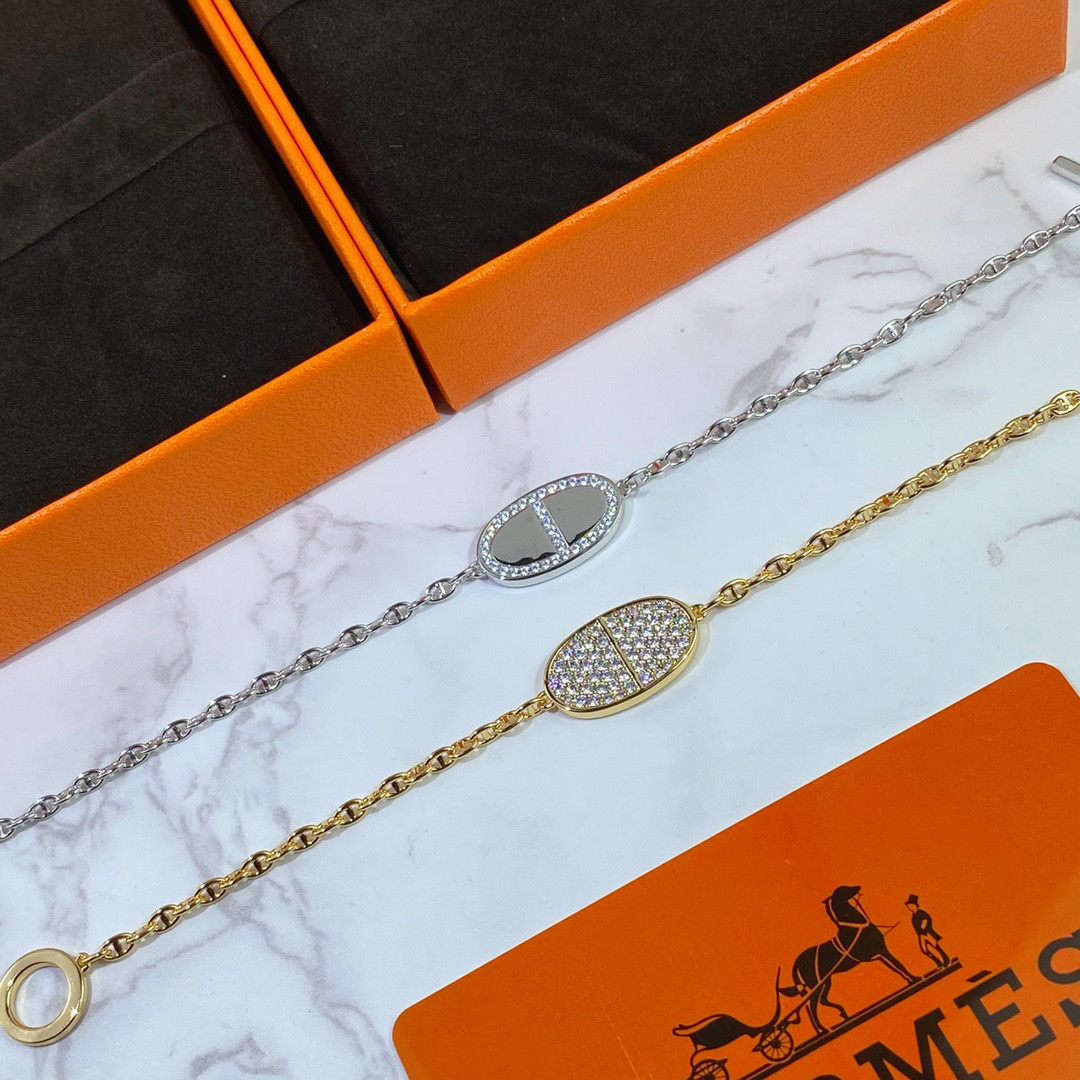 Hermès Round  H Pendant Bracelet