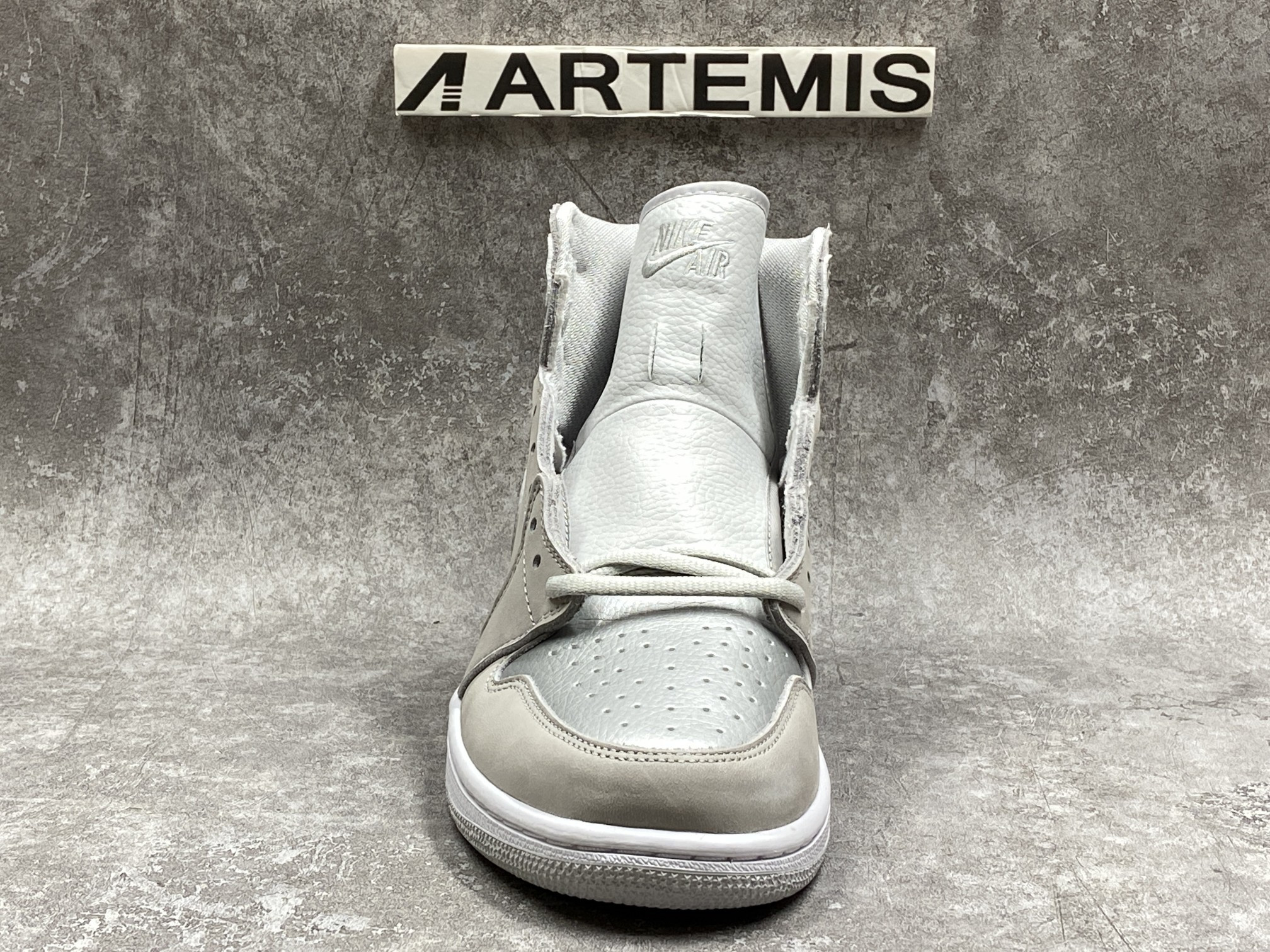 Air Jordan 1 Retro High Silver Anniversary
