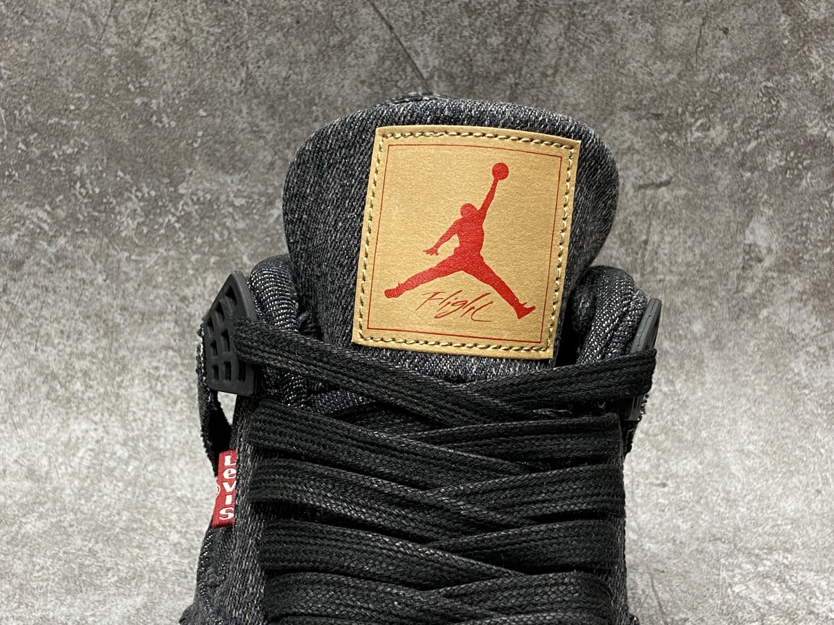 Air Jordan 4 Retro Levi