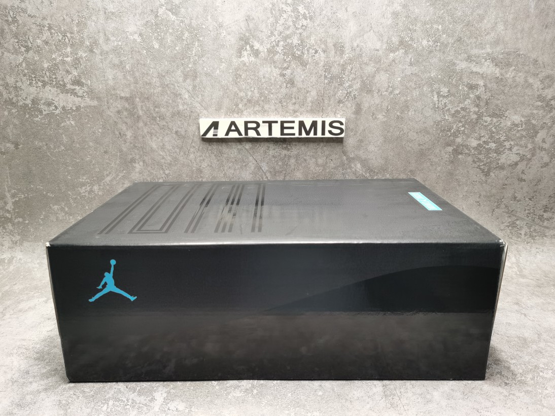 Air Jordan 11 Retro Legend Blue