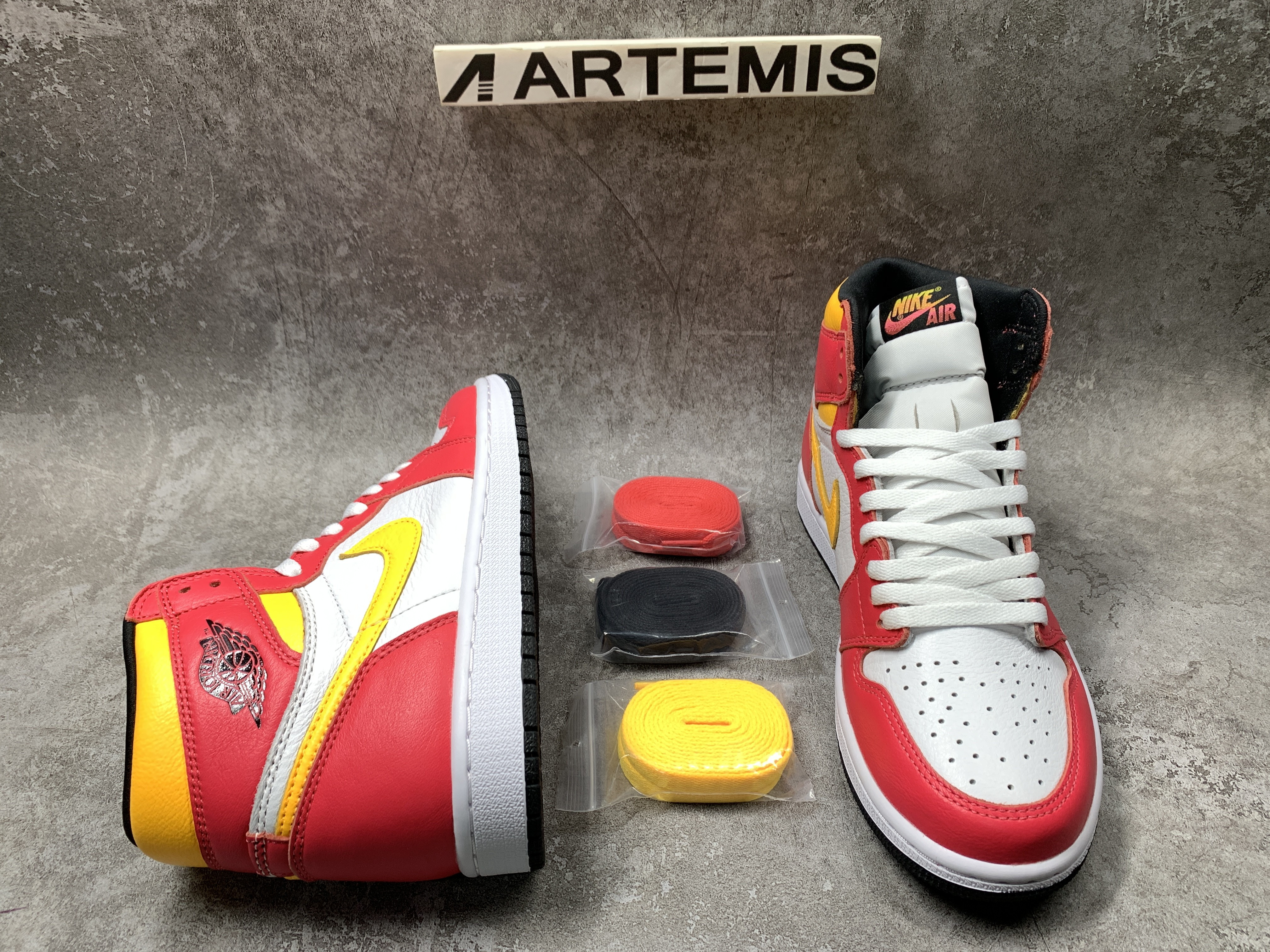 Air Jordan 1 Retro High OG Light Fusion Red