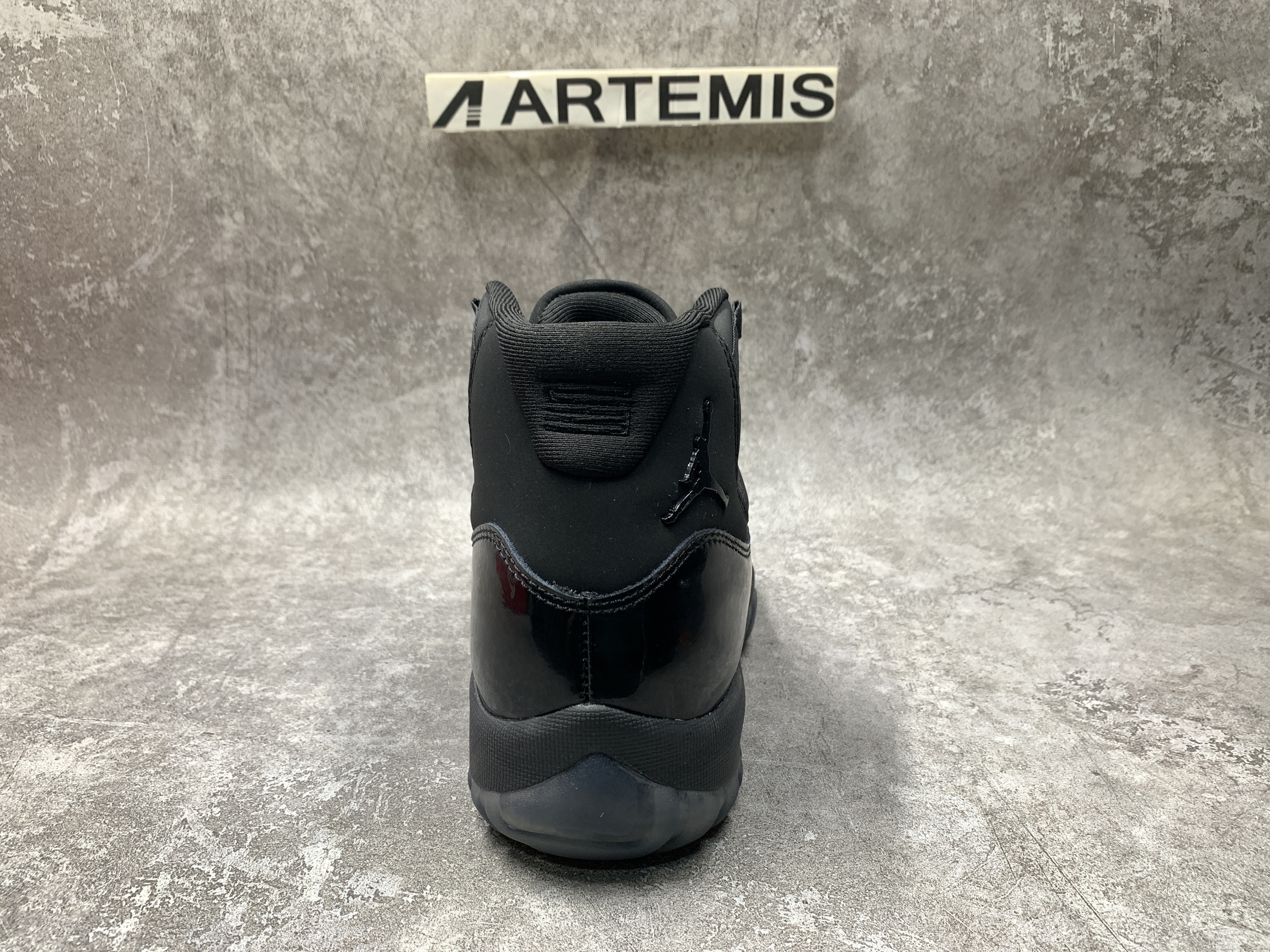 Air Jordan 11 Retro Cap and Gown