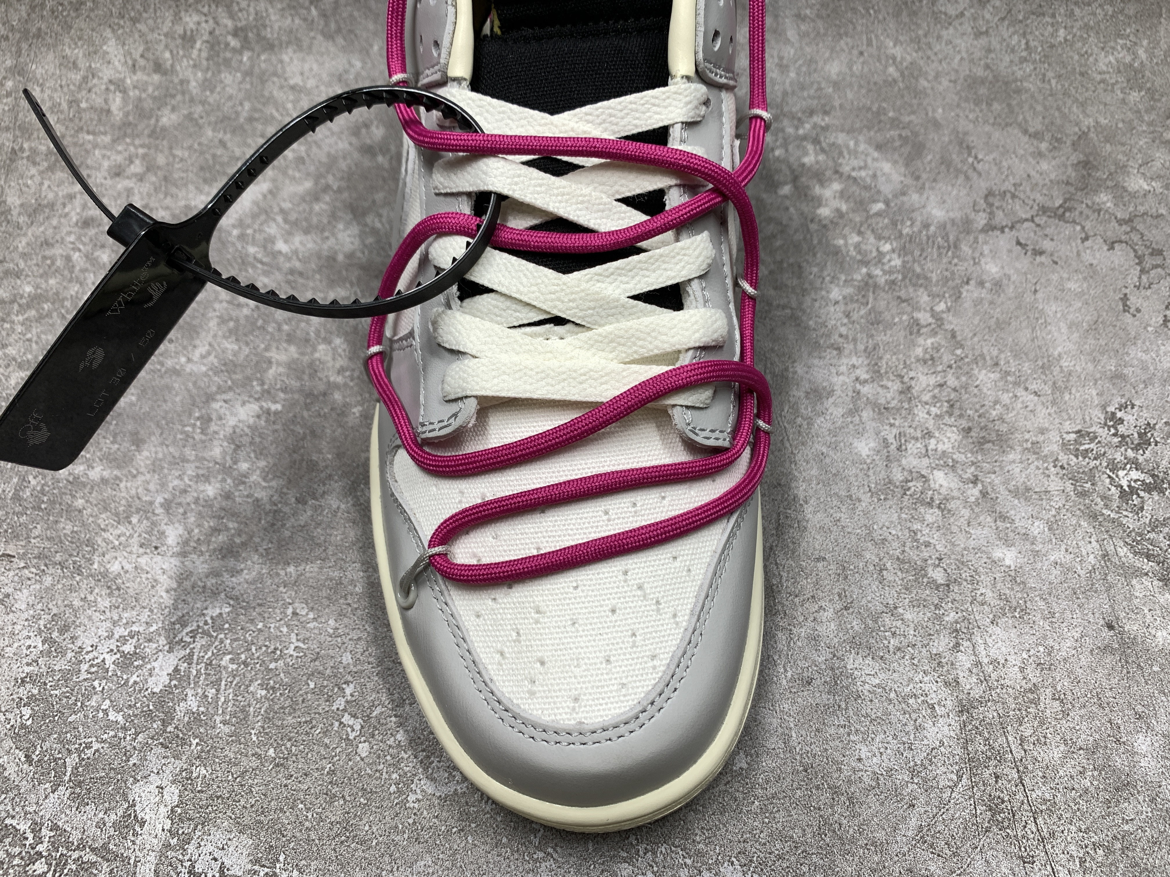Off-White x Dunk Low Lot 30 of 50