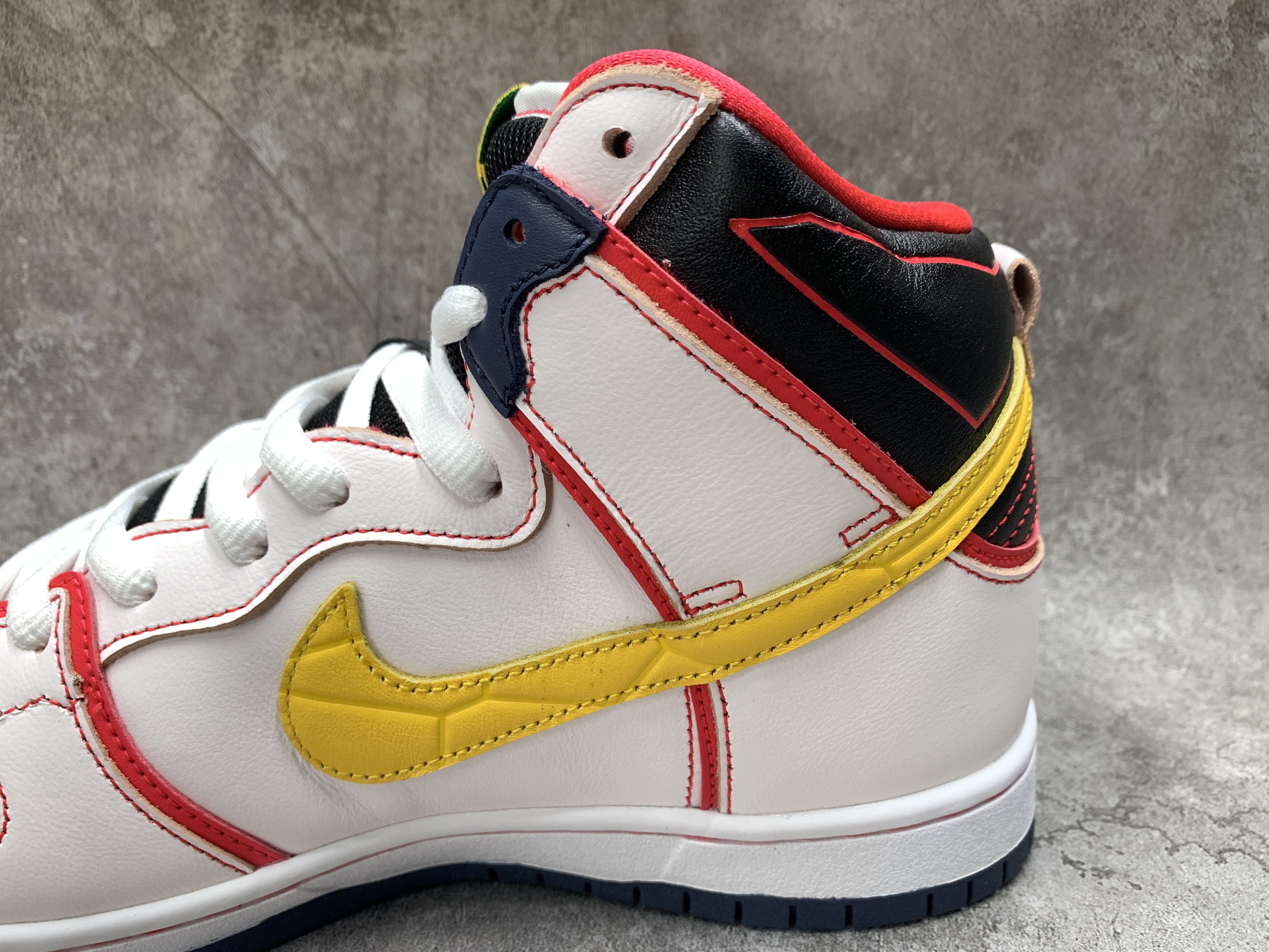 Nike Dunk SB High RX-0 Unicorn Gundam