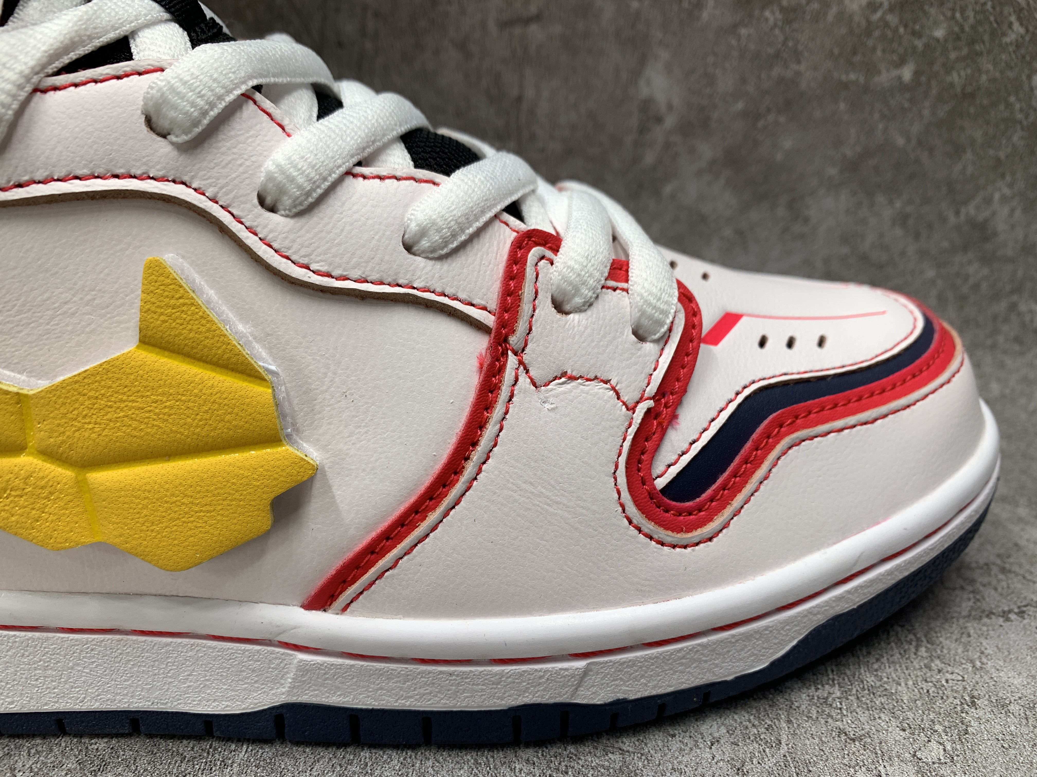 Nike Dunk SB High RX-0 Unicorn Gundam