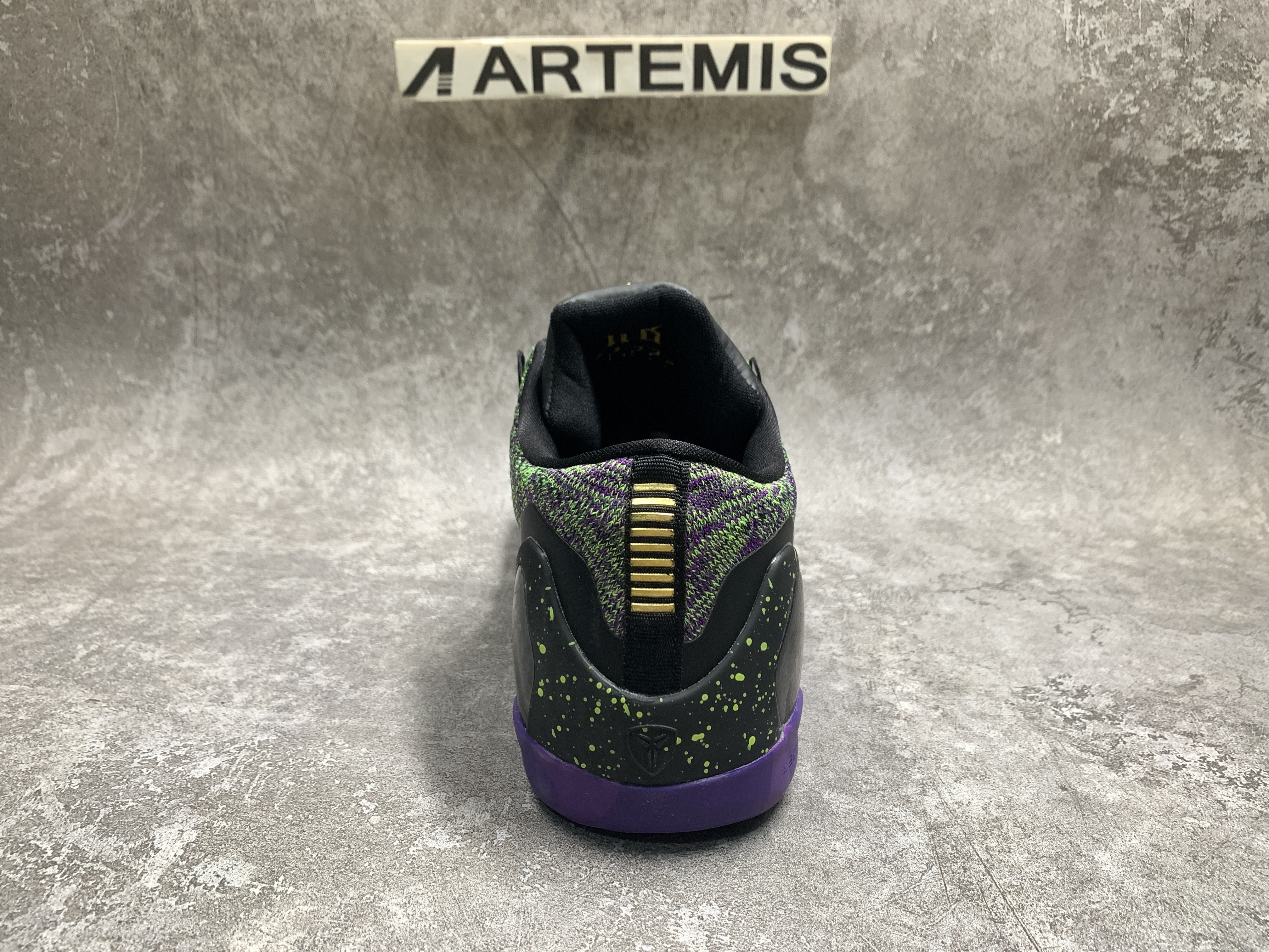 Nike Kobe 9 Low Mamba Moment