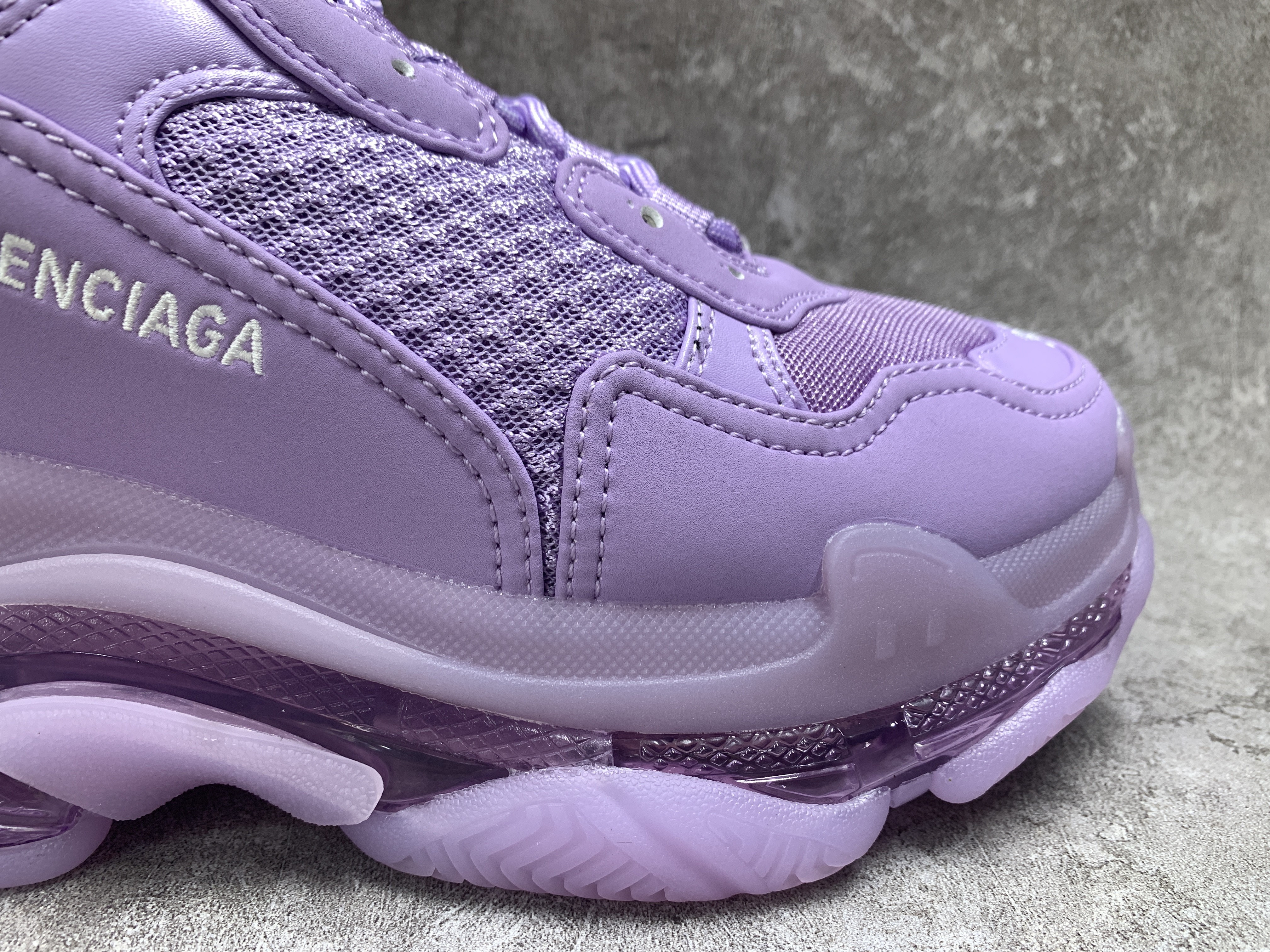 Balenciga Wmns Triple S Sneaker Clear Sole Light Lilac
