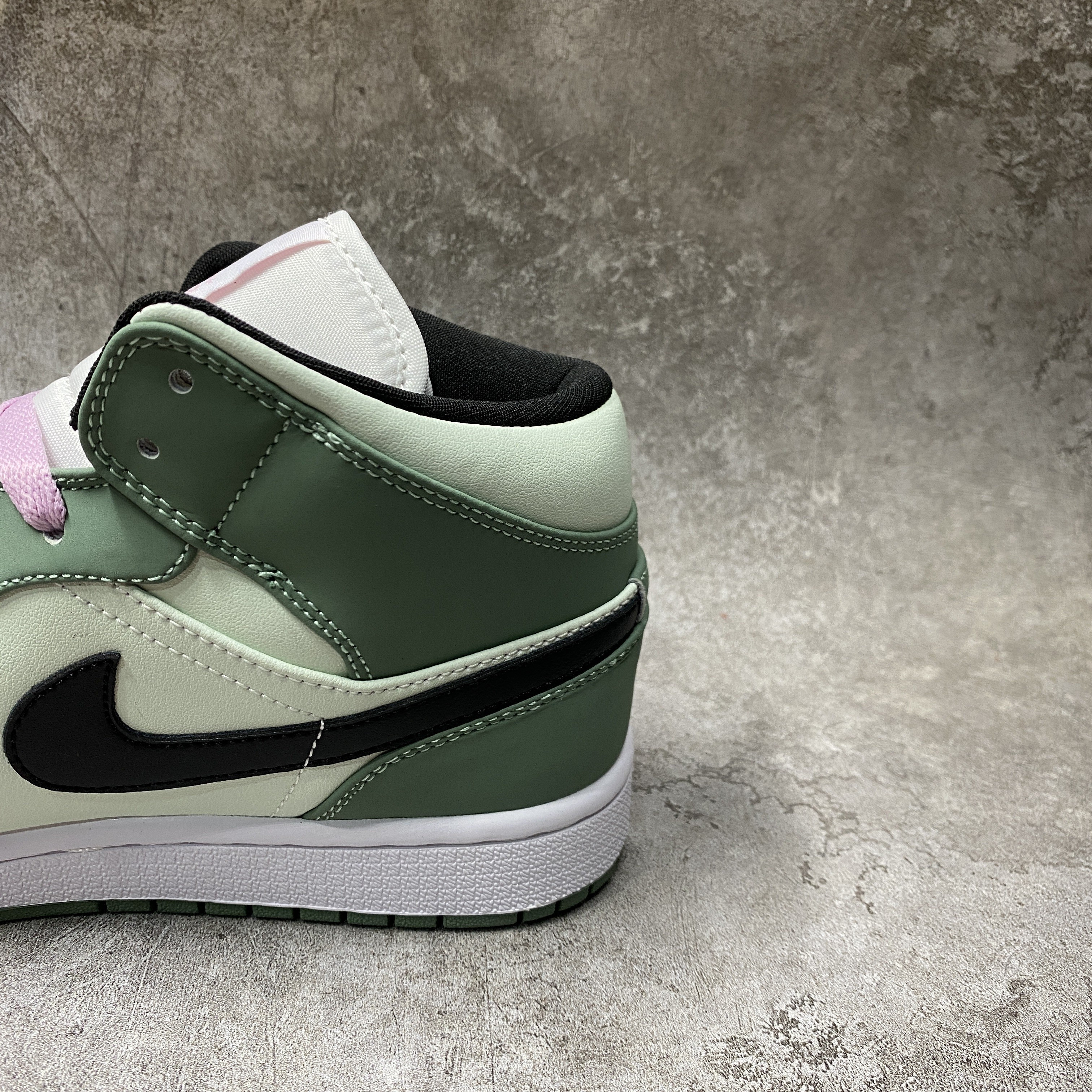 Air Jordan 1 Mid Dutch Green