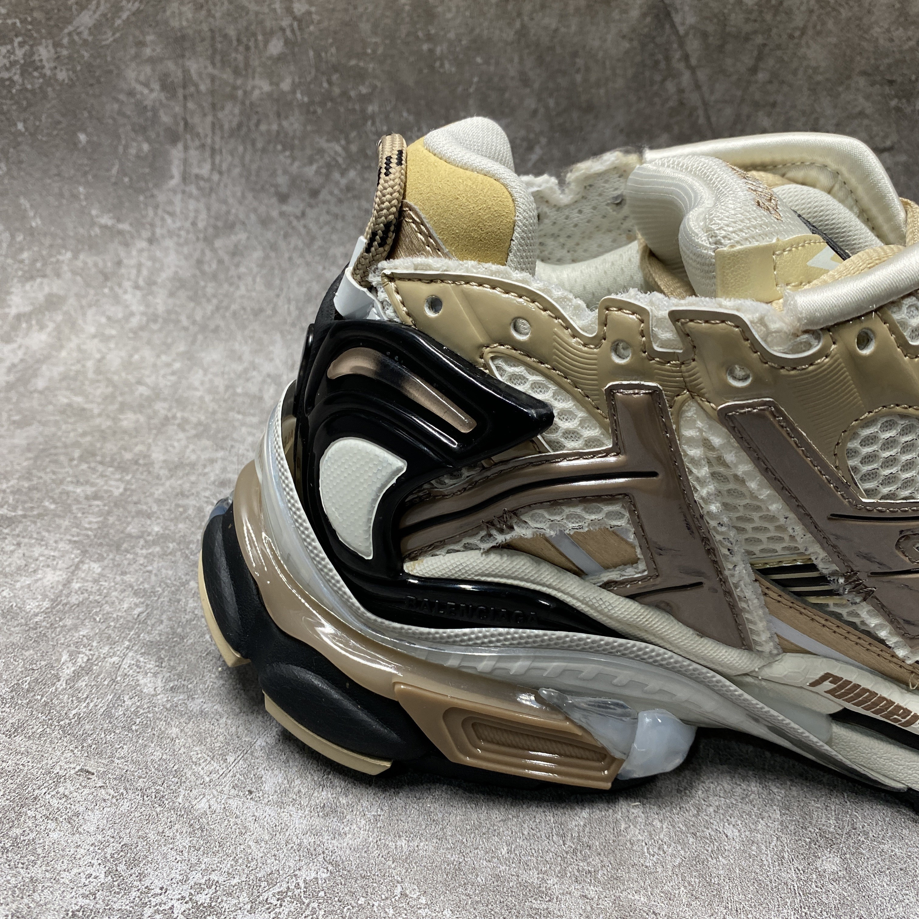 Balenciga Runner Beige Black White