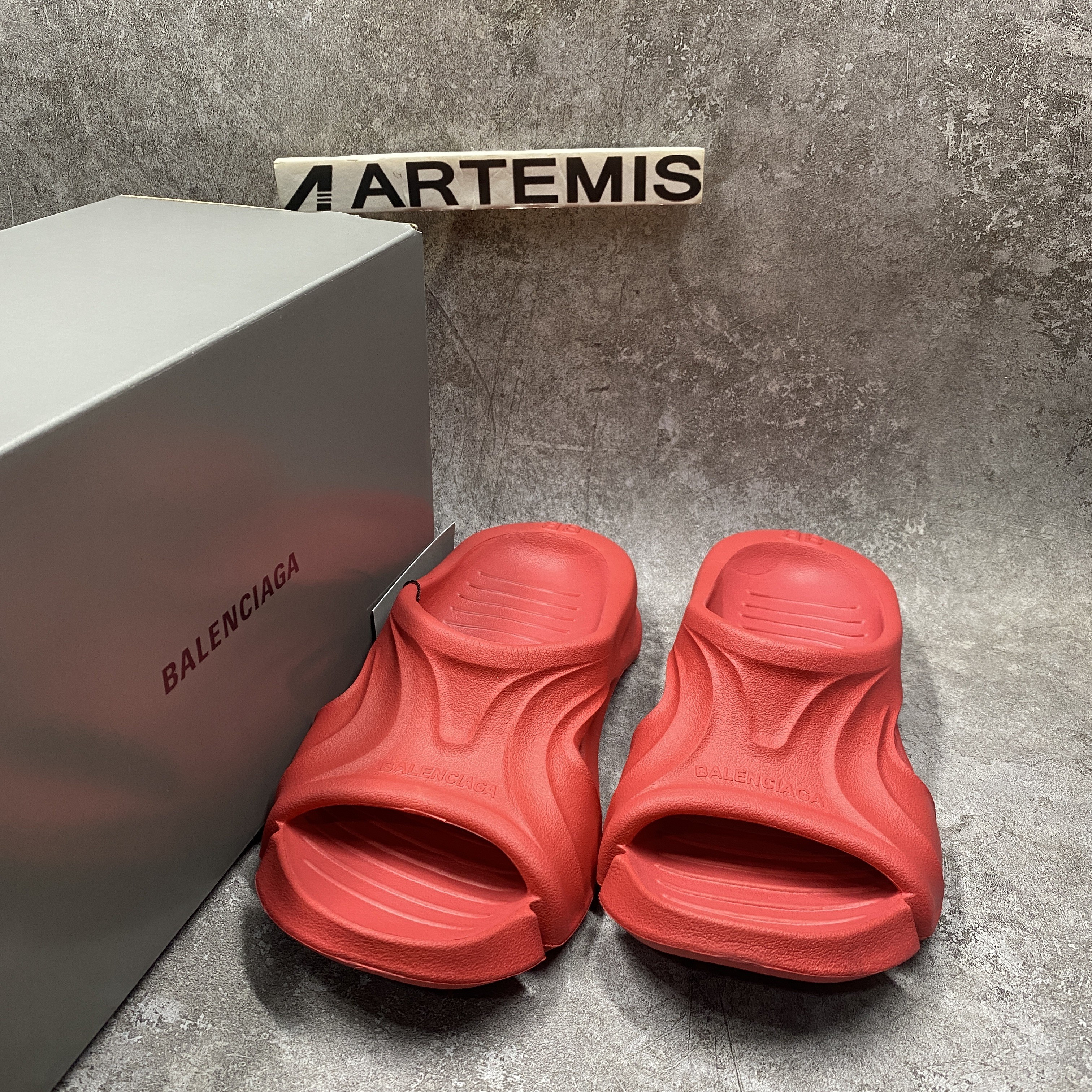 Balenciga Mold Slides Red (run one size bigger)