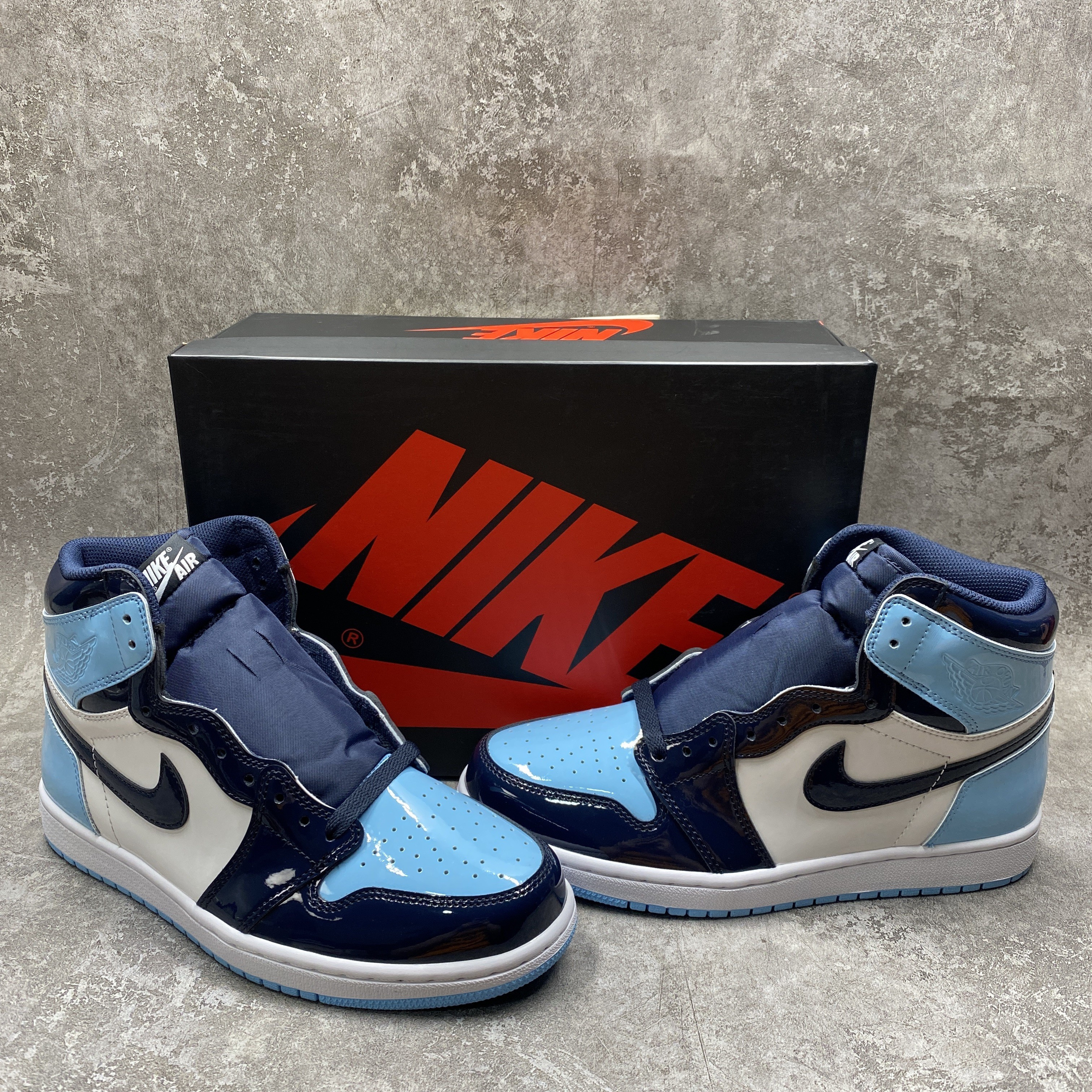 Air Jordan 1 Retro High UNC Patent Blue Chill