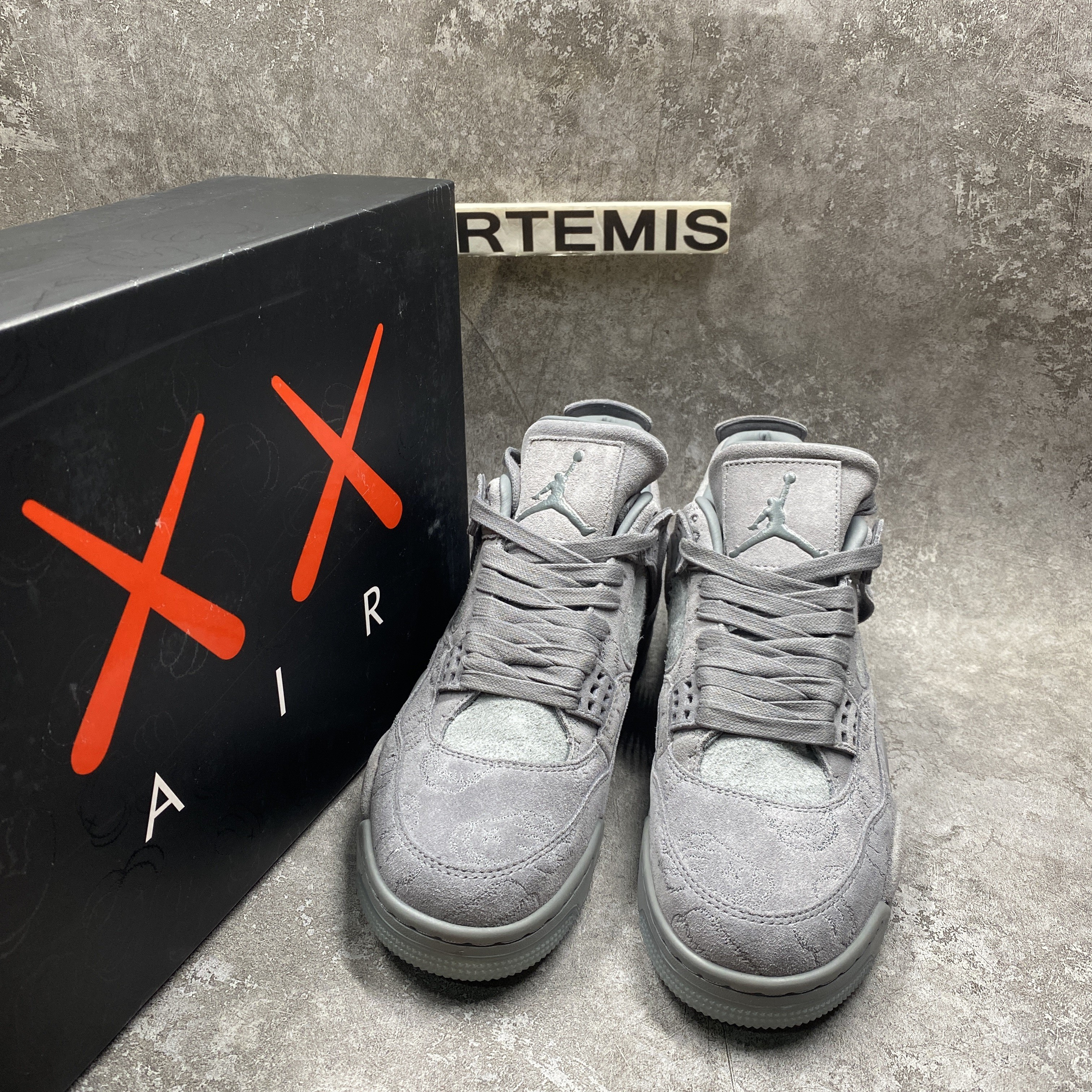 Air Jordan 4 Retro Kaws