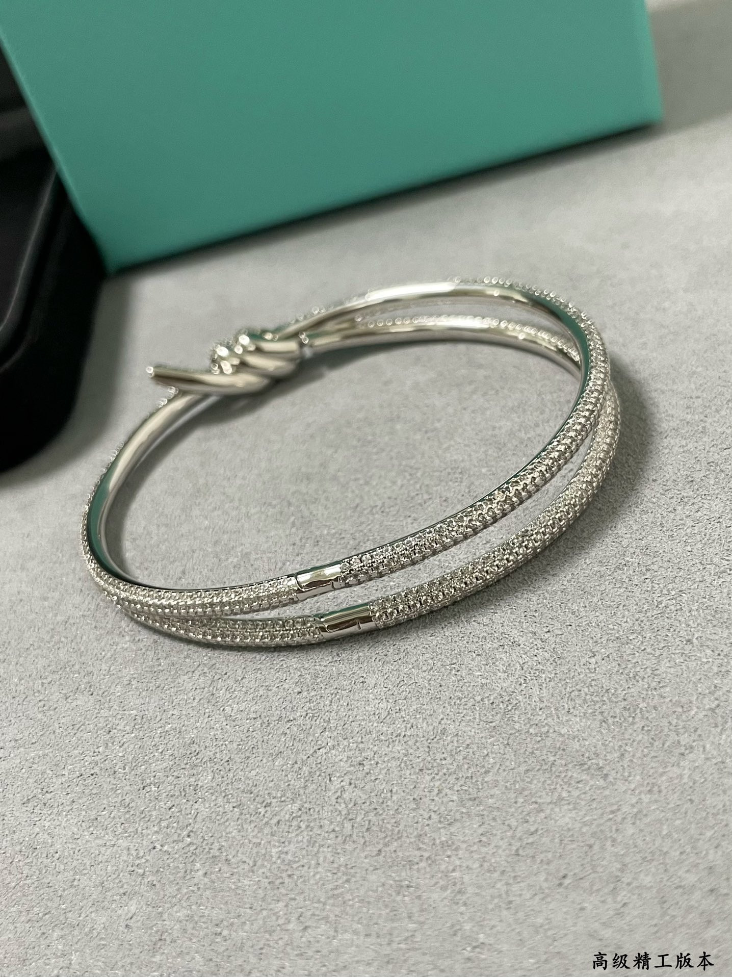 t*f*ny & co. t wire knot full Di*m*nd bracelet