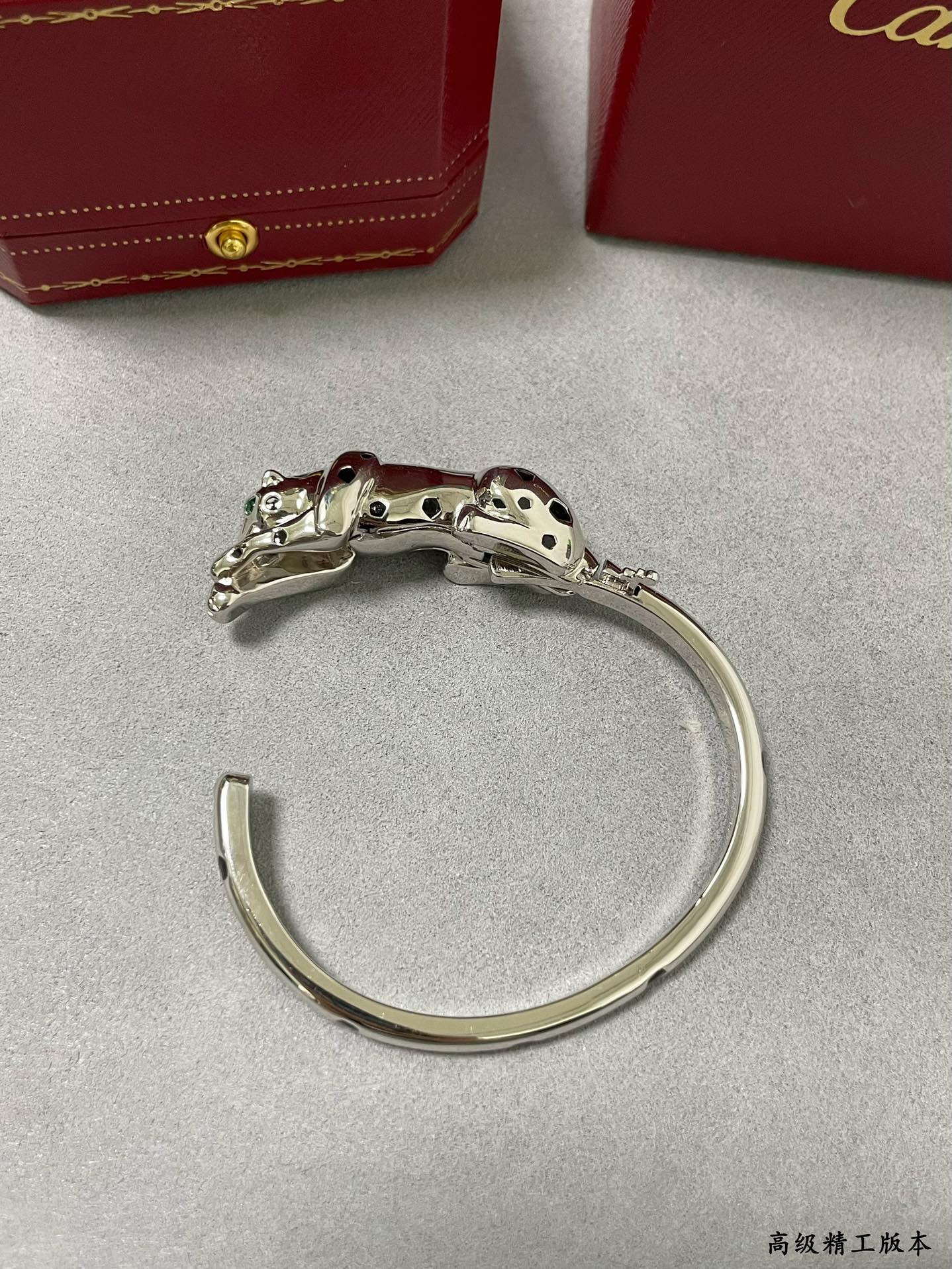 Ca*t*er light gold spotted leopard bracelet