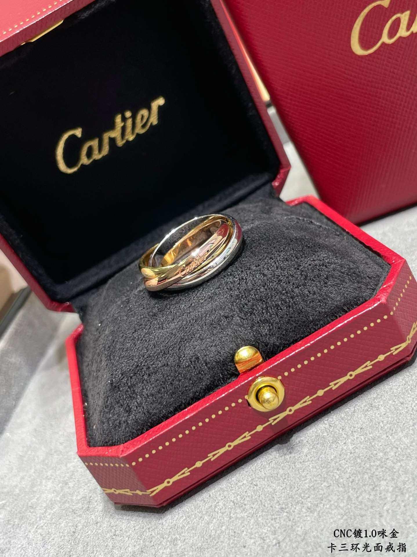 Ca*t*er three-ring polished ring