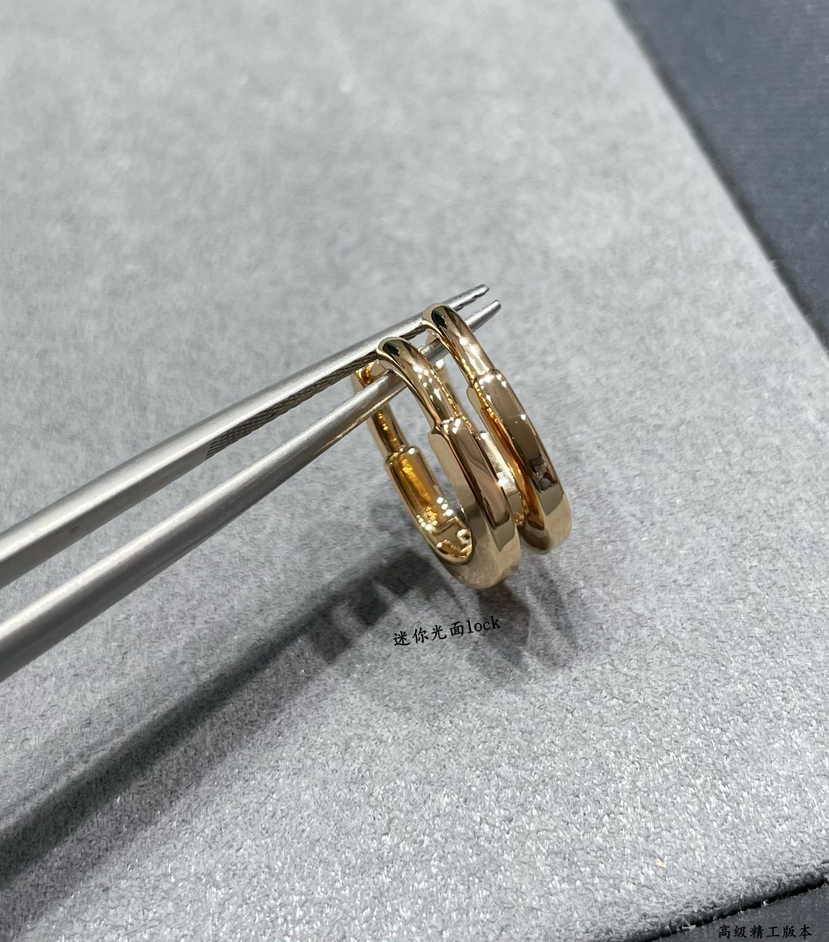 T*f*ny & co. mini smooth lock earrings