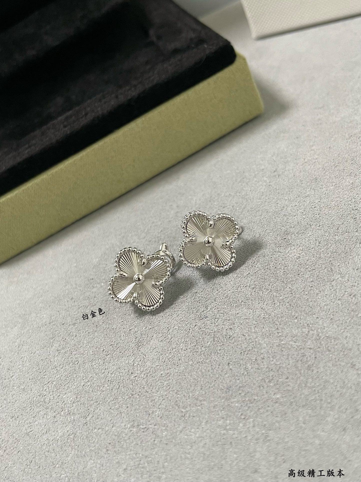 V*N CL*F & arpels four leaf clover earrings