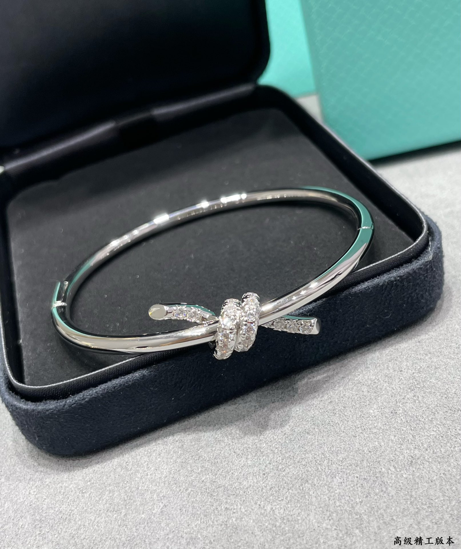 t*f*ny & co. knot Di*m*nd half circle bracelet