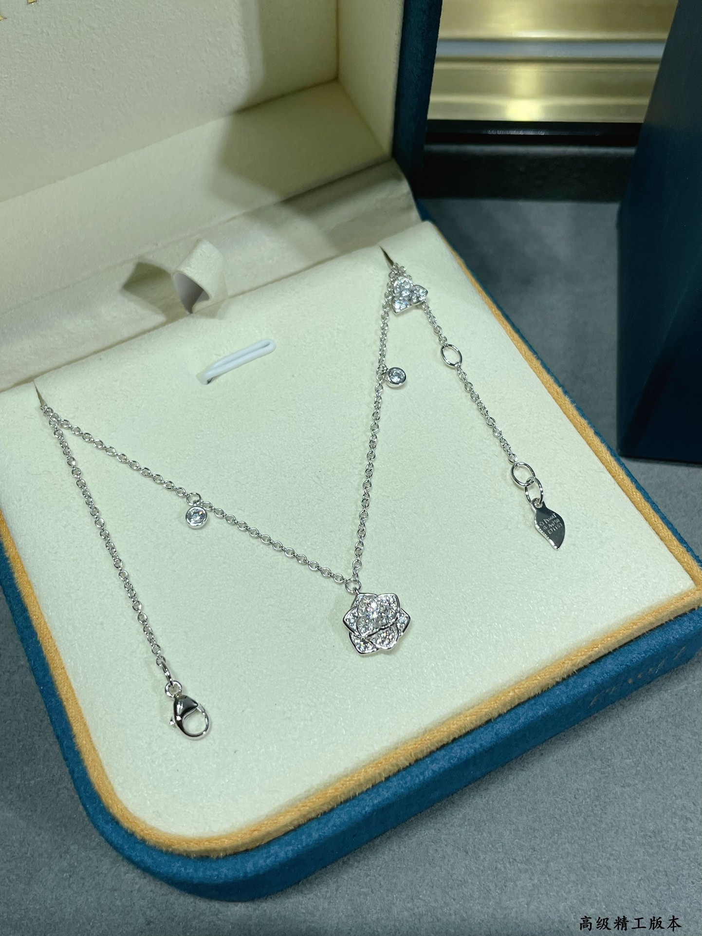 piaget fully Di*m*nd-encrusted flower necklace
