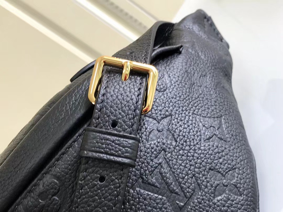 LV Bumbag M44812 23×16×10CM