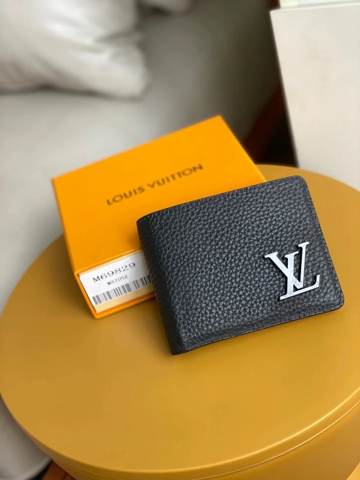 LV MULTIPLE WALLET M69829