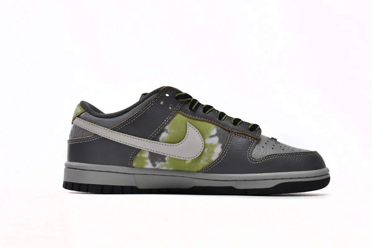 HUF x Nike SB Dunk Low“Friends and Family”