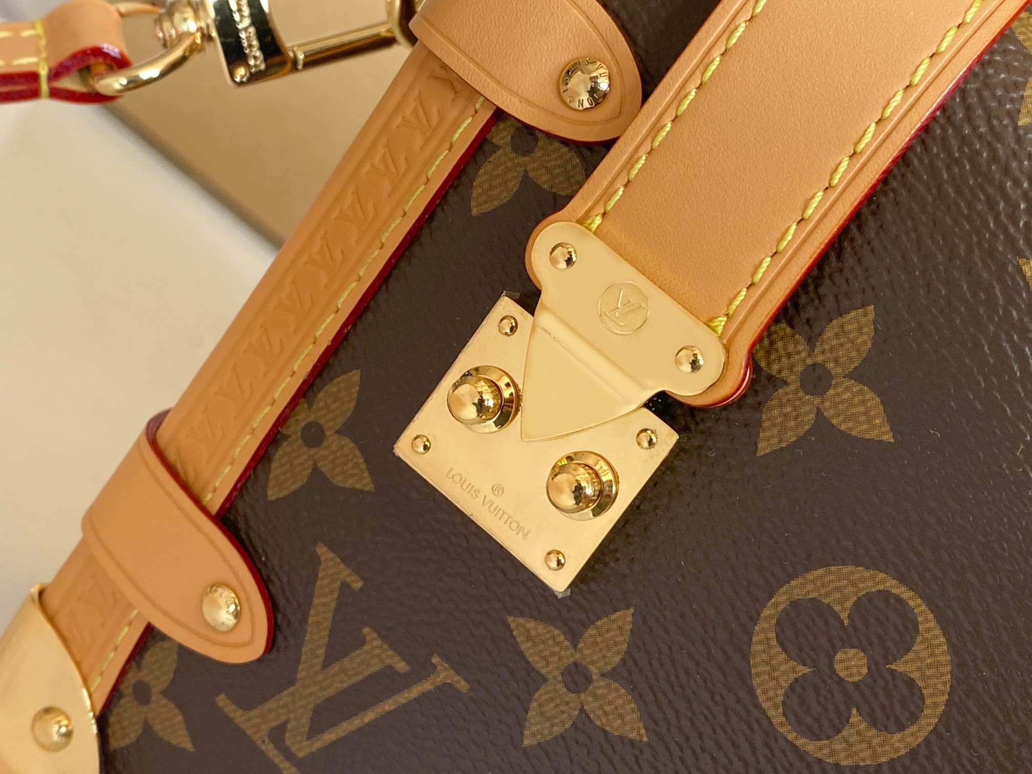 LV Side trunk MM M46358 8.3 x 5.5 x 2.4 inches