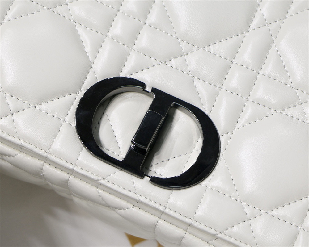 large d*or caro bag ivory S*pple cannage calfskin with silver hardware 29 x 18 x 10 cm