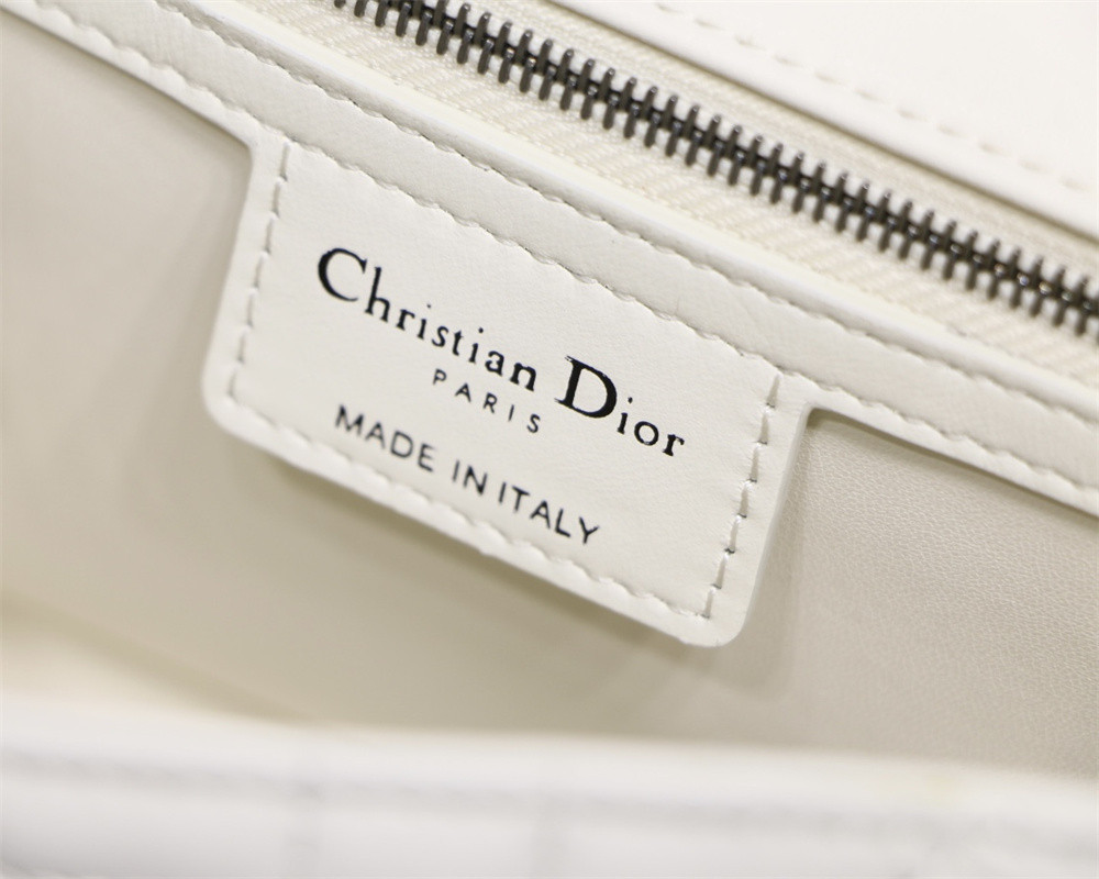 large d*or caro bag ivory S*pple cannage calfskin with silver hardware 29 x 18 x 10 cm