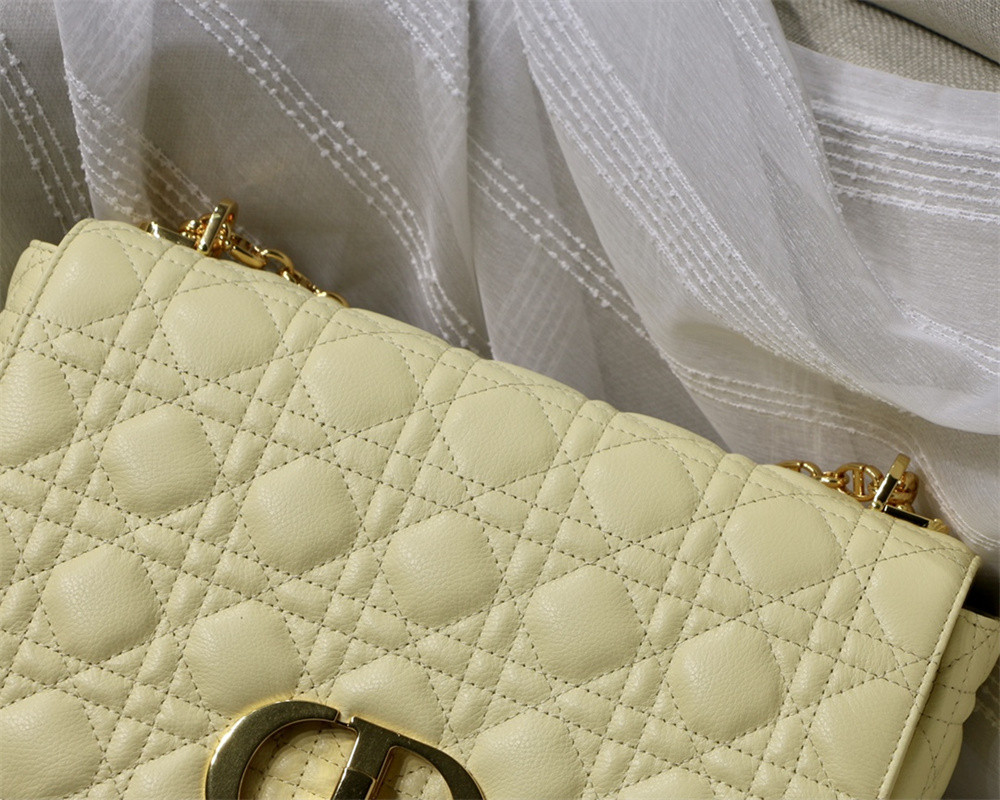 large d*or caro bag light yellow S*pple cannage calfskin 29 x 18 x 10 cm