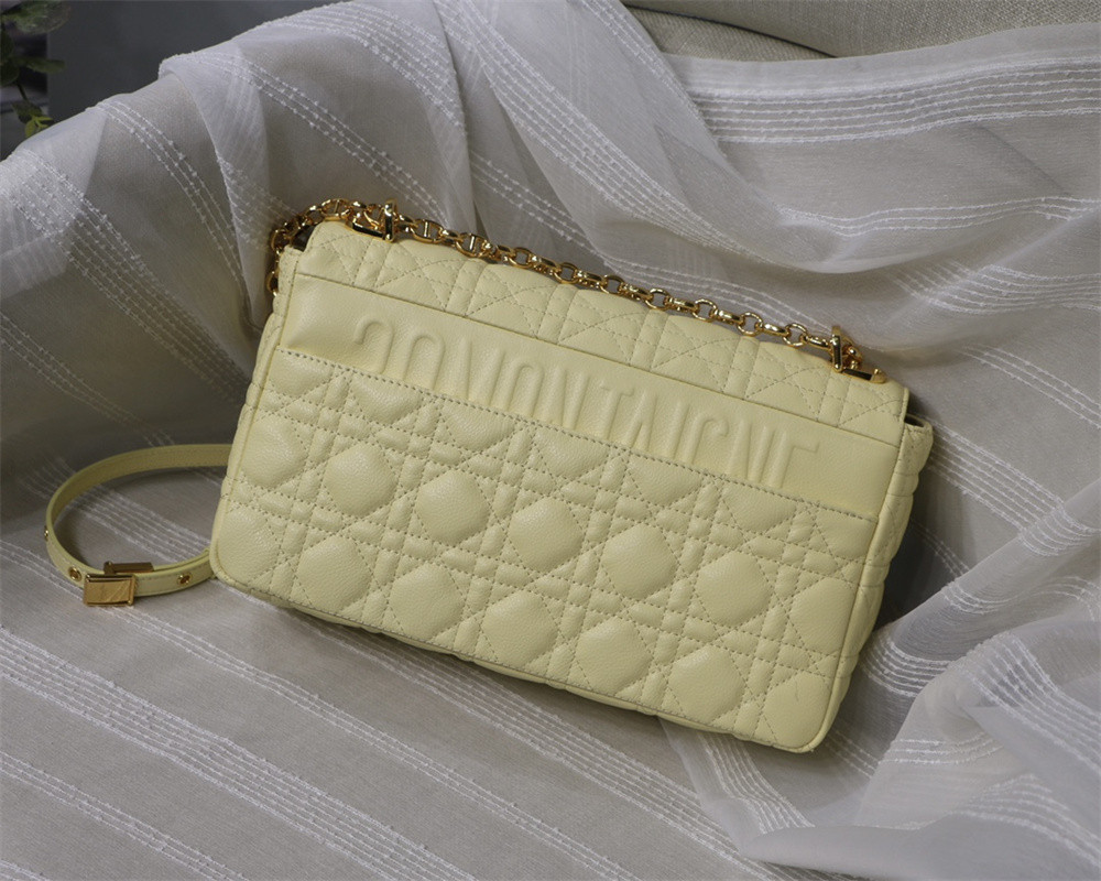 large d*or caro bag light yellow S*pple cannage calfskin 29 x 18 x 10 cm