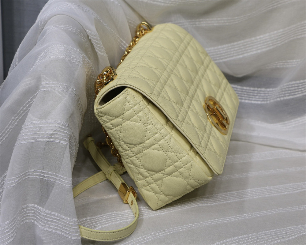 large d*or caro bag light yellow S*pple cannage calfskin 29 x 18 x 10 cm
