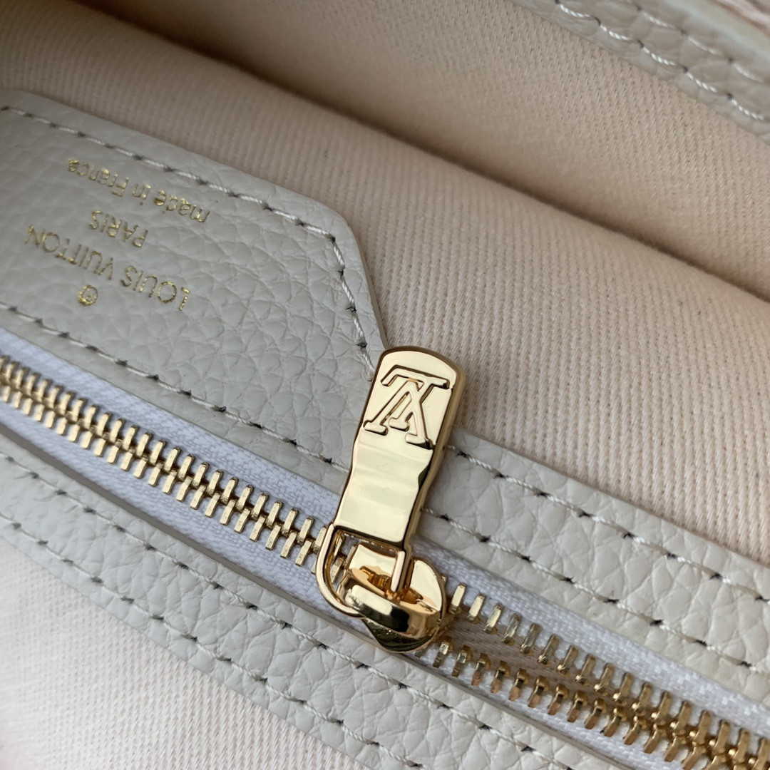 LV PETIT BUCKET white