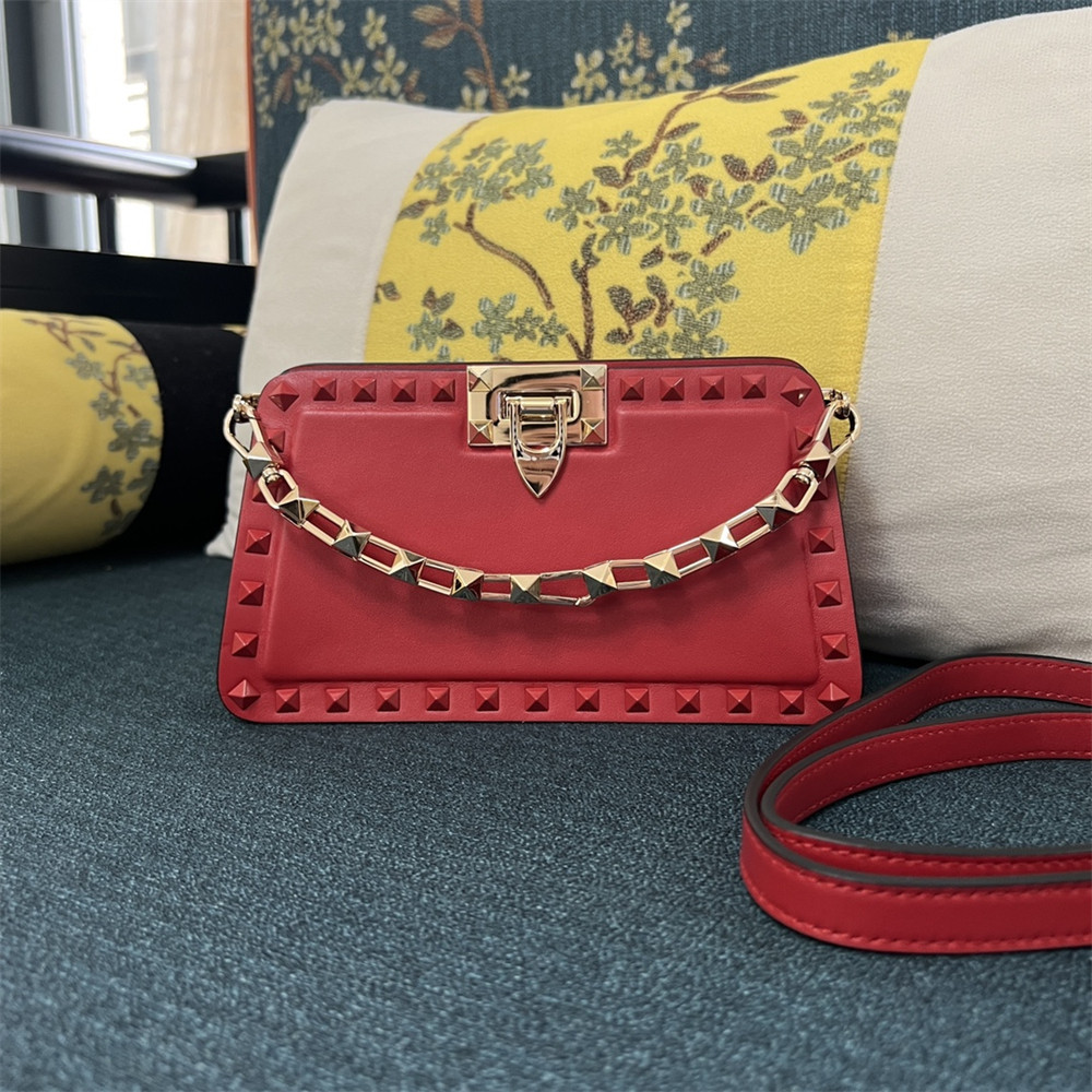 VALENTINO GARAVANI ROCKSTUD23 SMALL SMOOTH CALFSKIN SHOULDER BAG RED