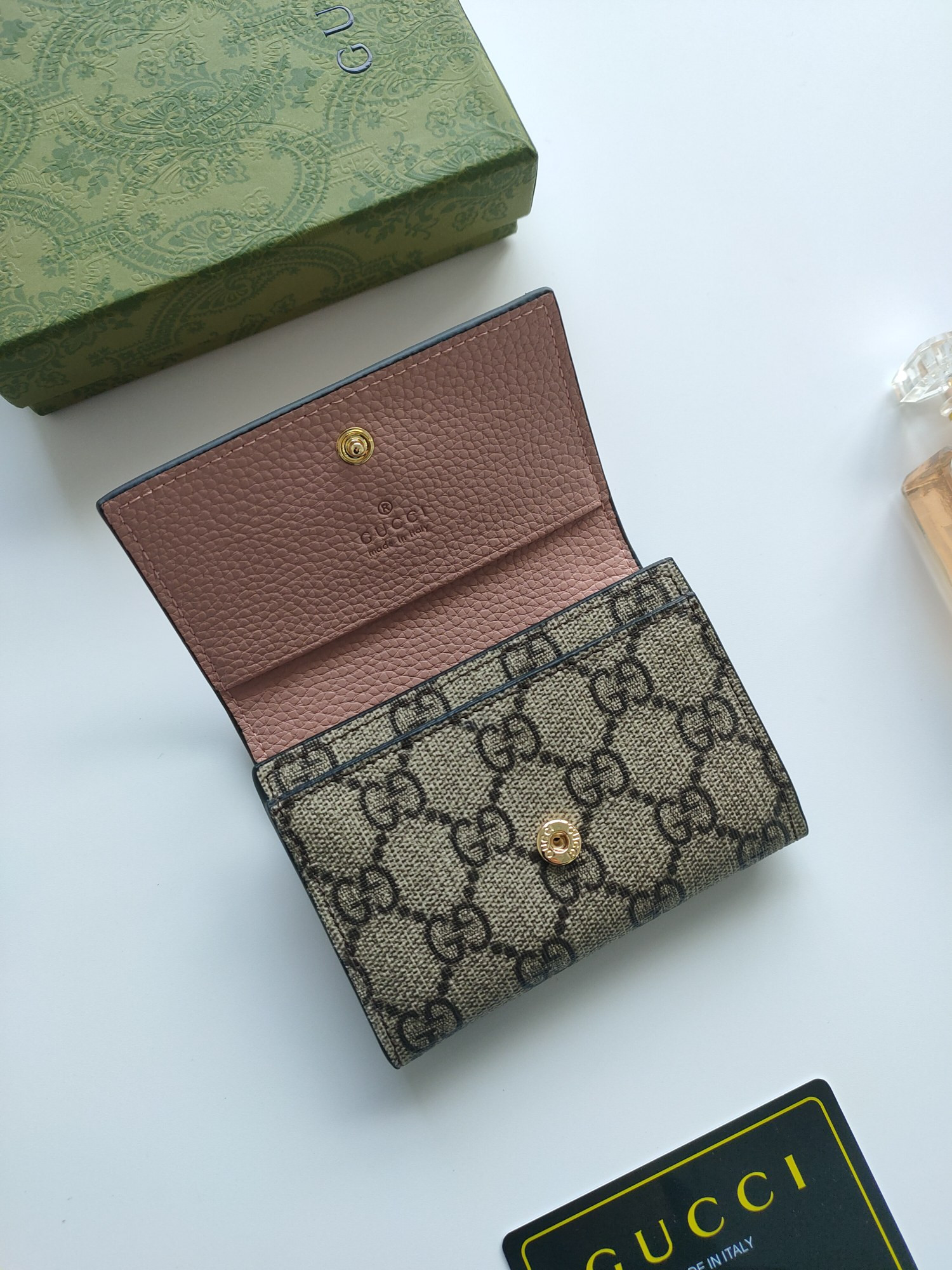 G*u*i gg  card case wallet