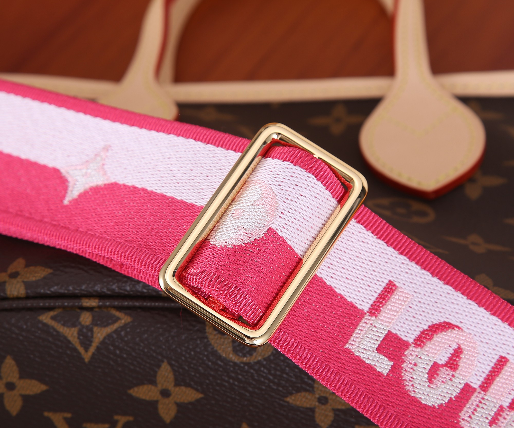 LV M46786 Neverfull BB 24 x 14 x 9 cm