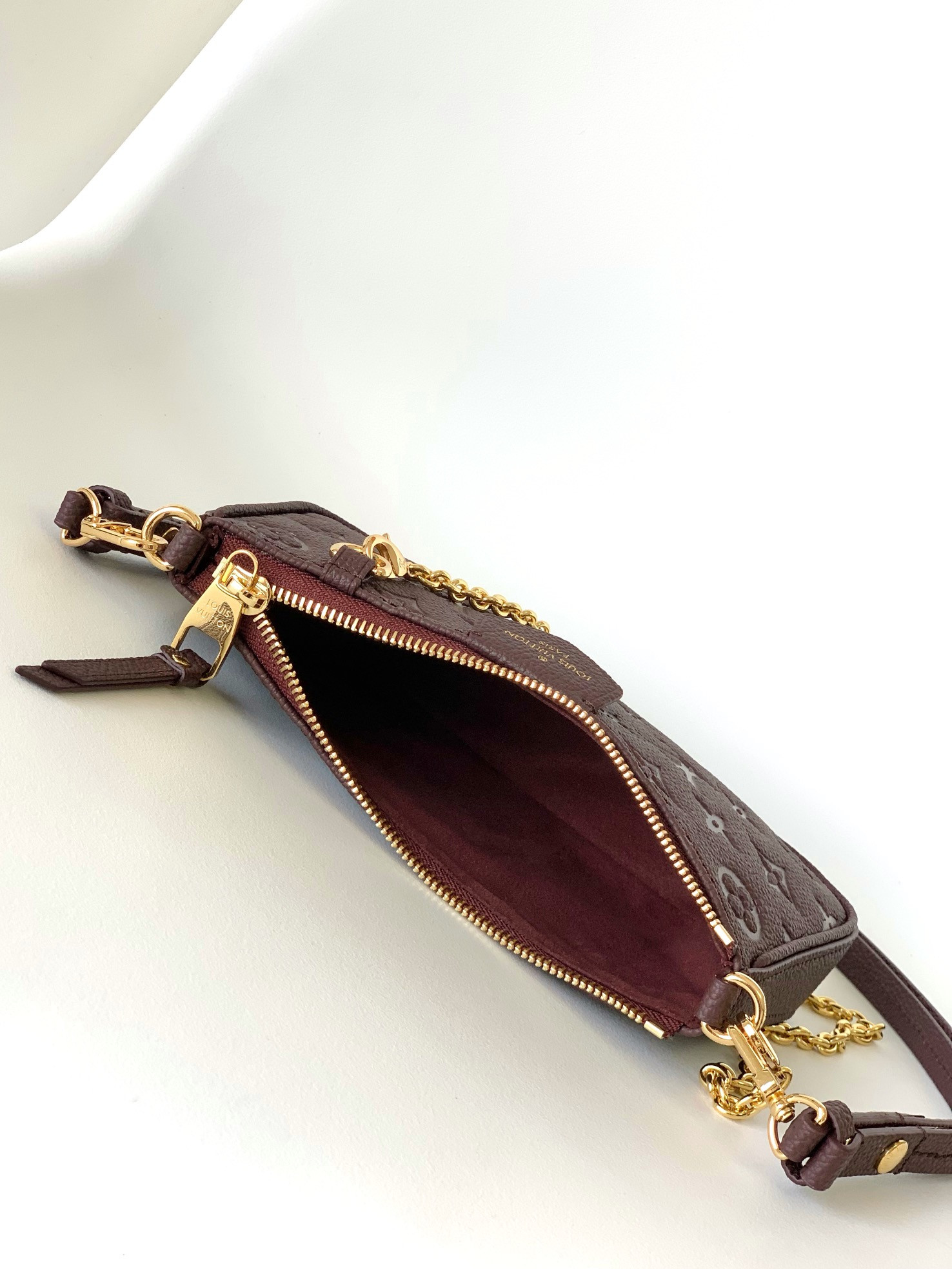 LV EASY POUCH ON STRAP M81862 7.5 x 4.5 x 1.2 inches