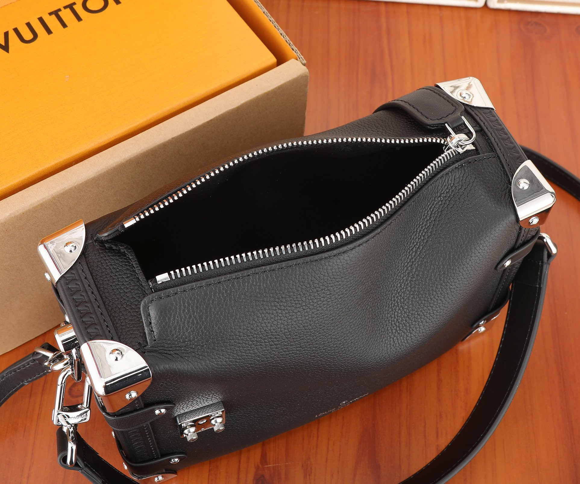 LV Side Trunk MM M25160  8.3 x 5.5 x 2.4 inches