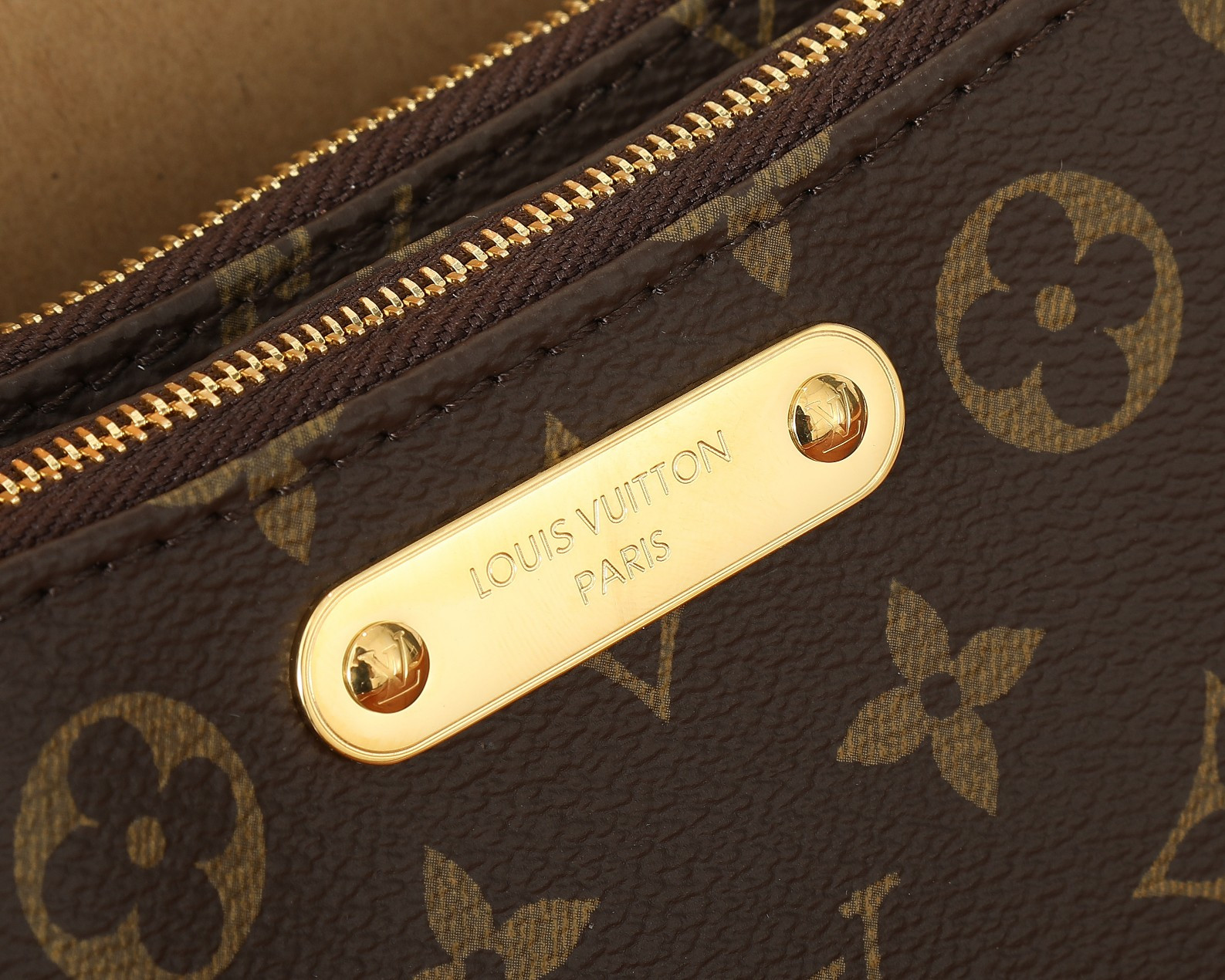 LV  Liv Pochette  M83008 9.6 x 5.3 x 2.6 inches
