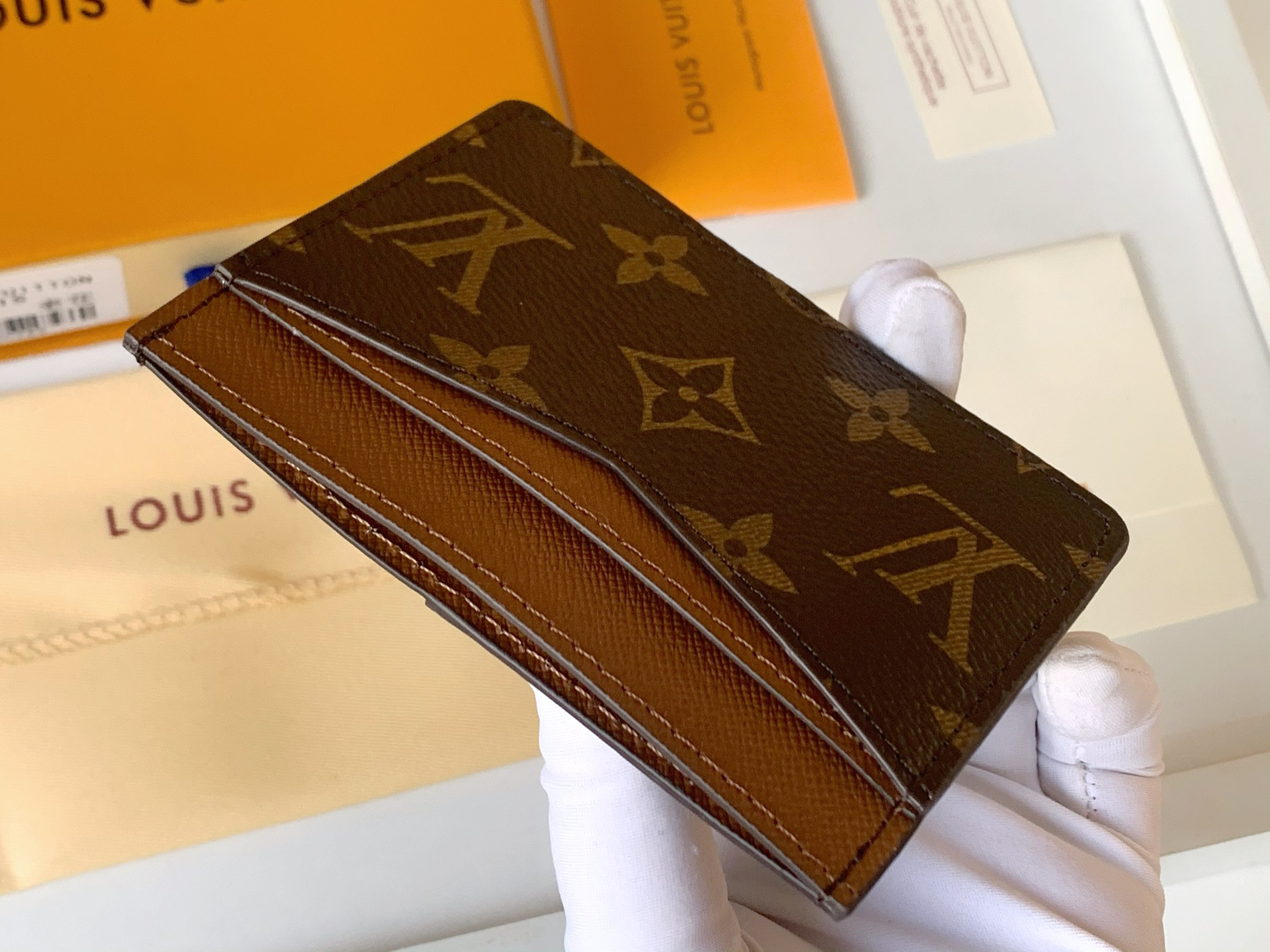 l0*is V*t0n lv card holder 8x11cm