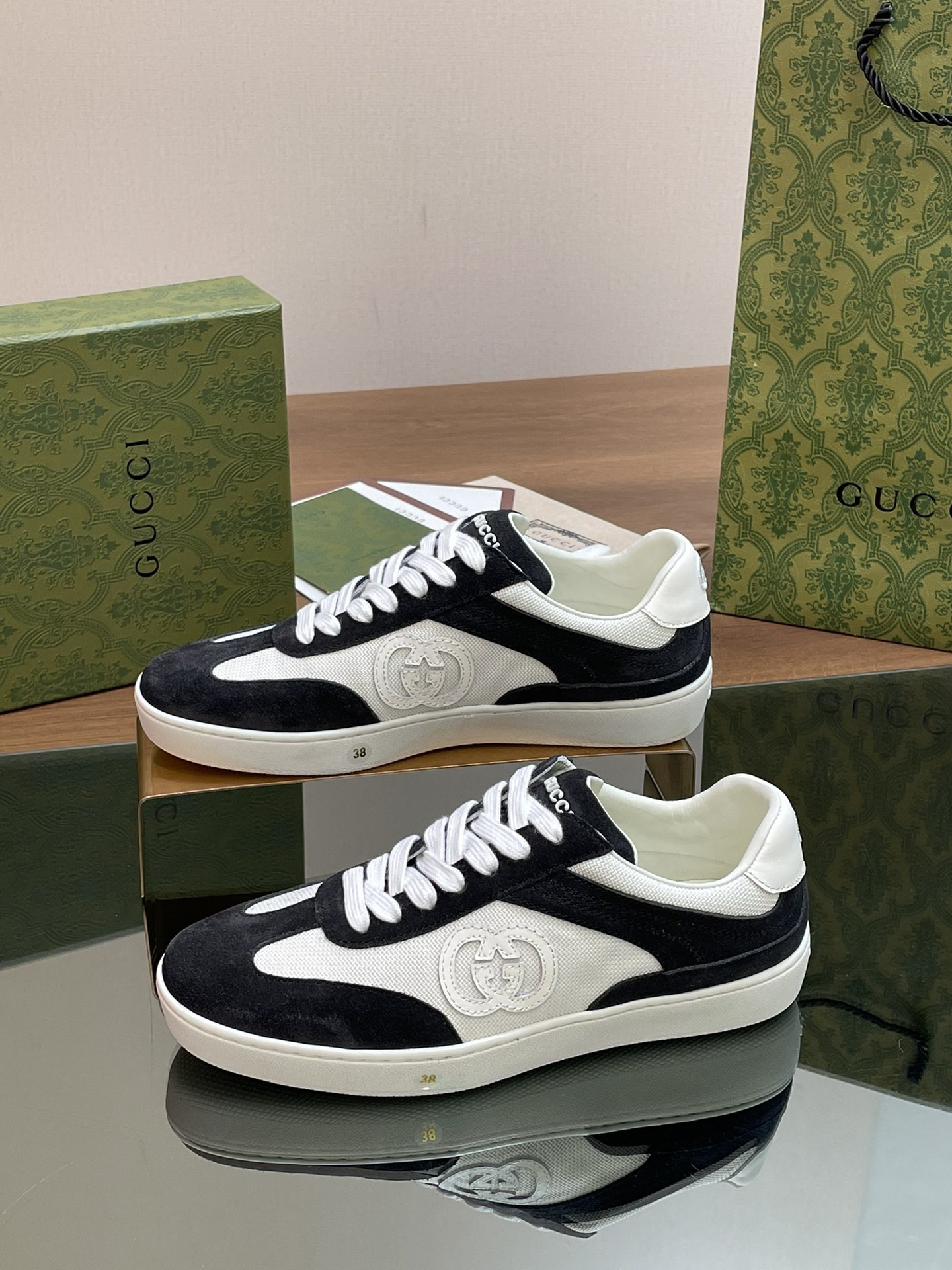 ua G*u*i interlocking g sneaker black and white